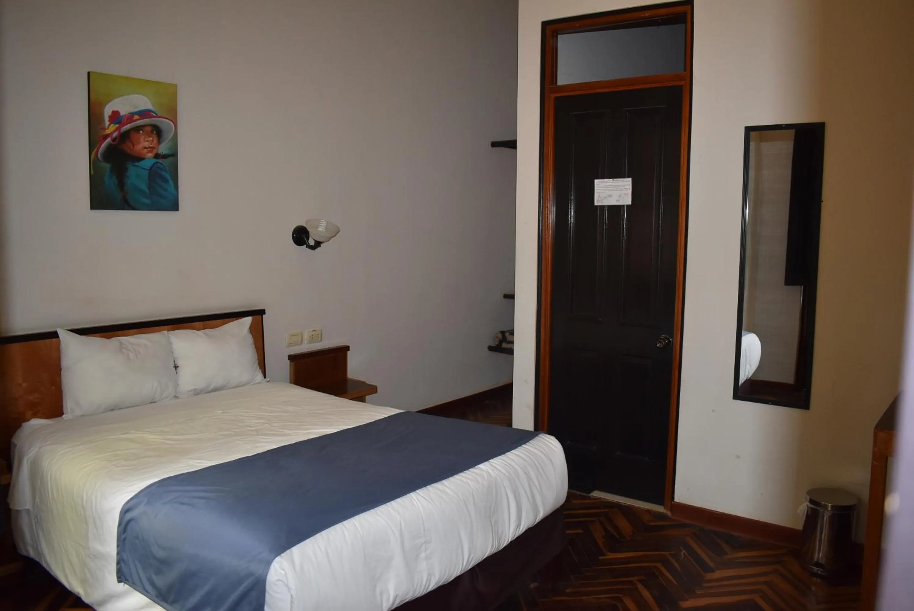 Bed in Colonial Plaza Hotel