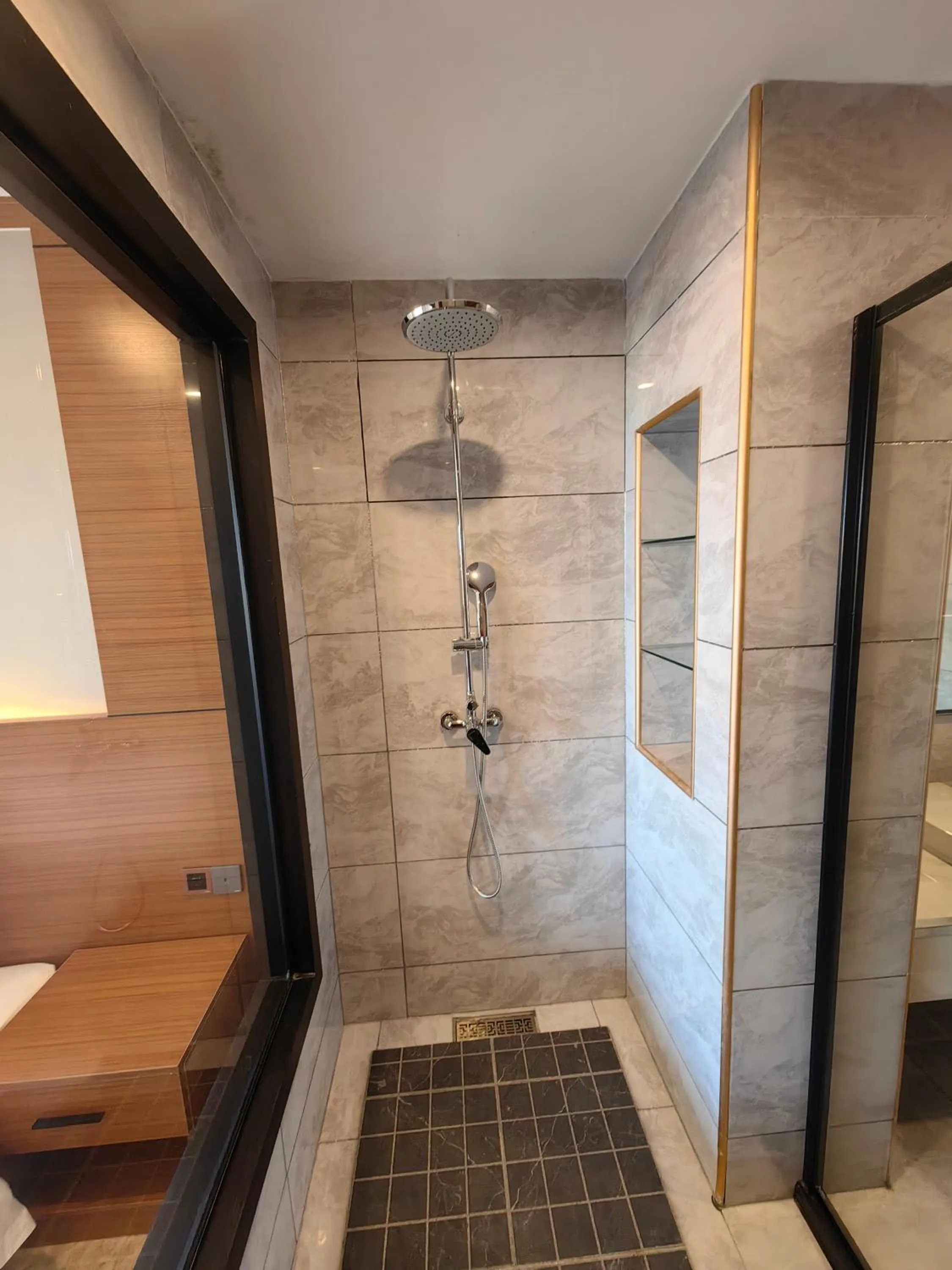 Shower in Royal International Hotel & Mall