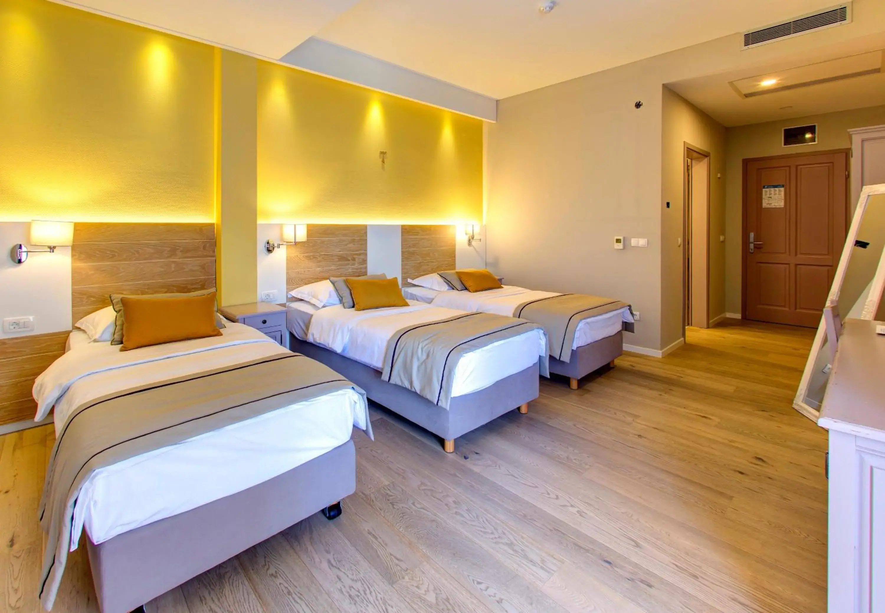 Deluxe Triple Room with Balcony in Hotel Villa Regina Deluxe Triple Room with Balcony in Hotel Villa Regina