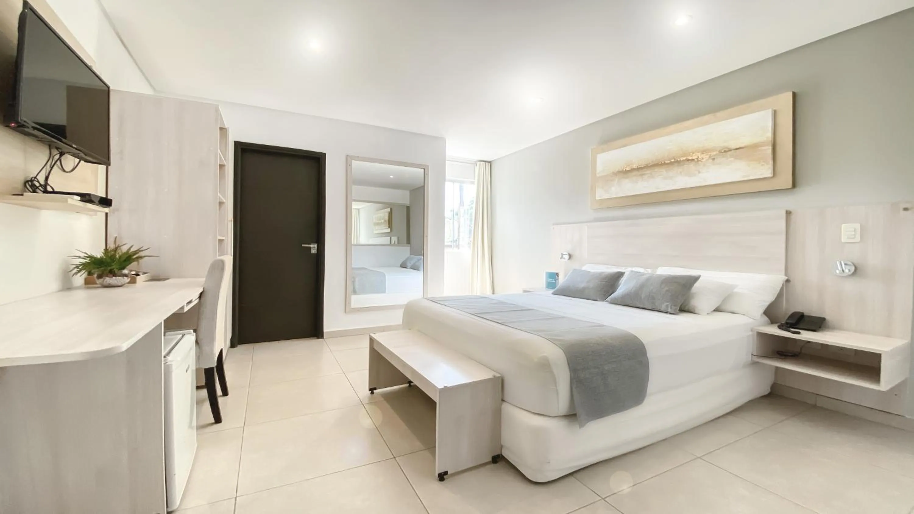 Photo of the whole room, Bed in Danieri Asunción Hotel