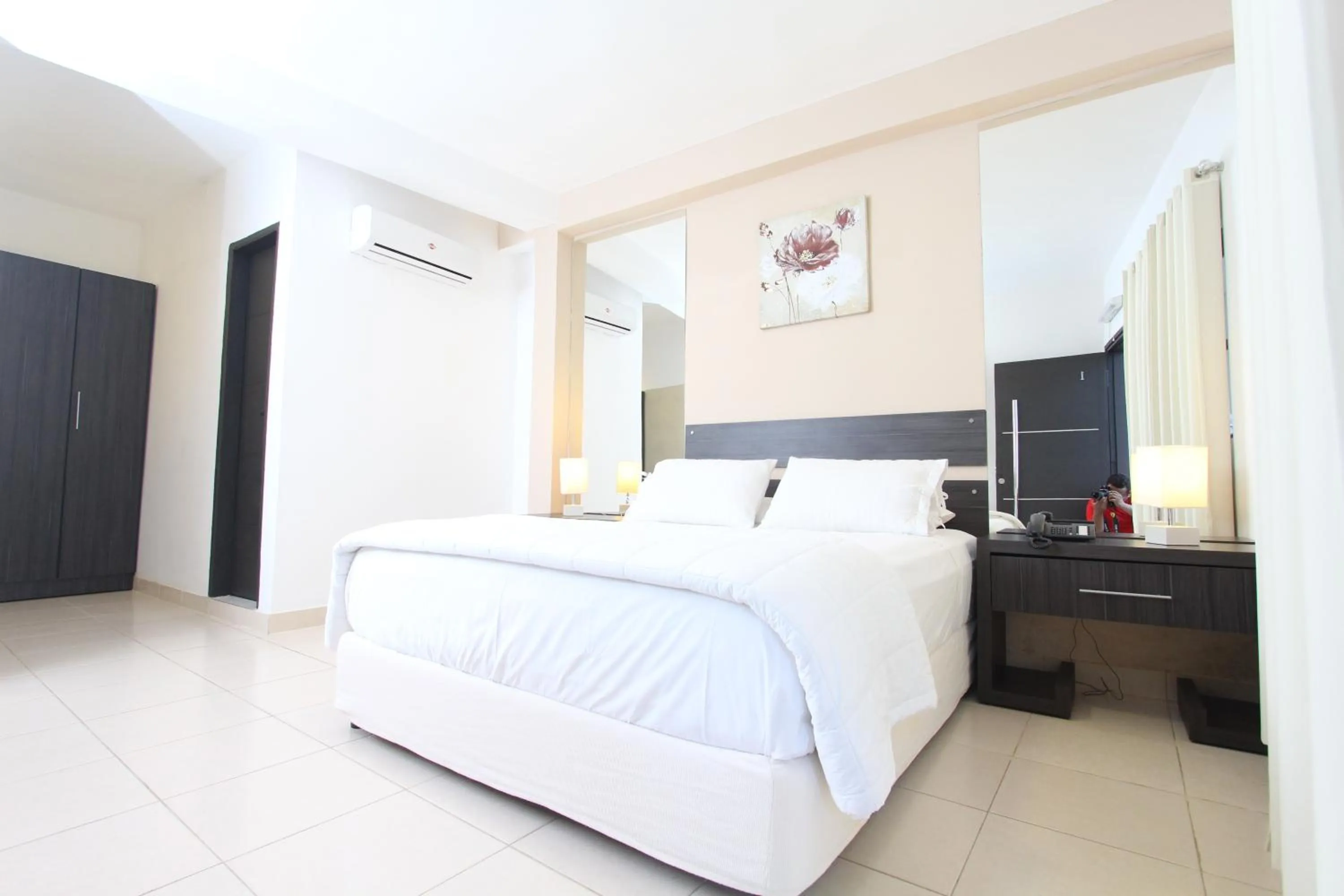 Bedroom, Bed in Danieri Asunción Hotel