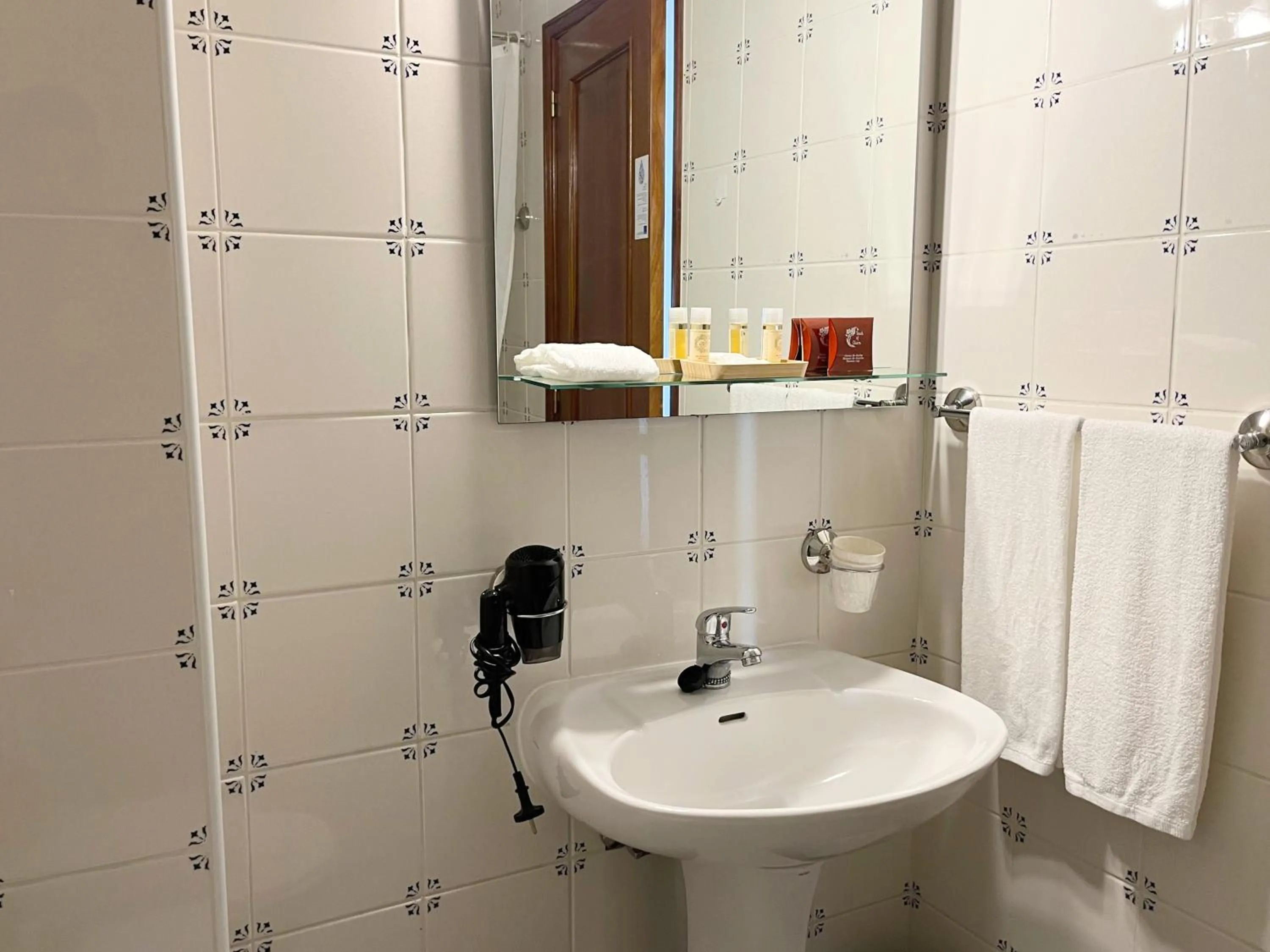 Toilet in Vinhais Hotel