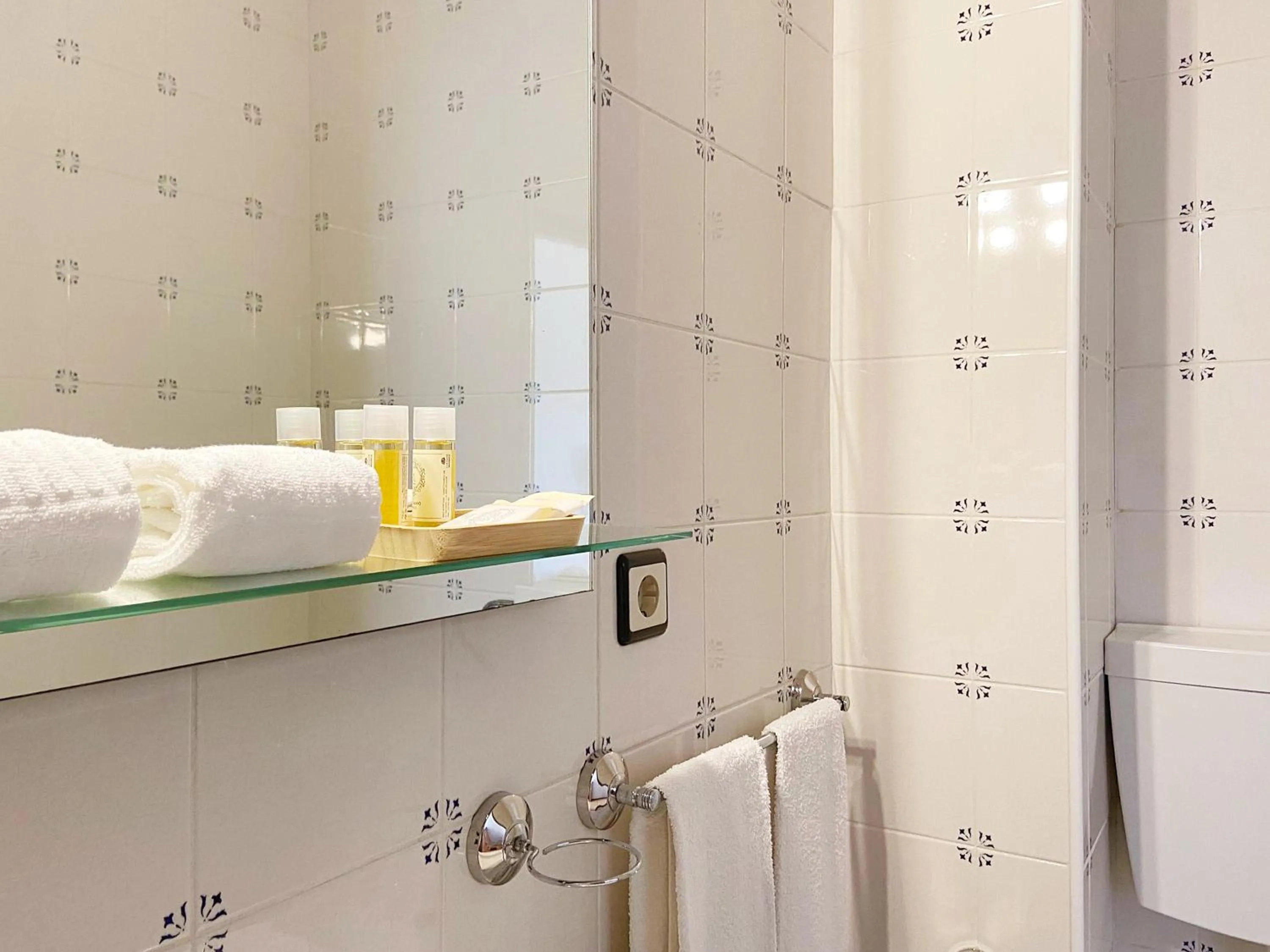 Toilet in Vinhais Hotel