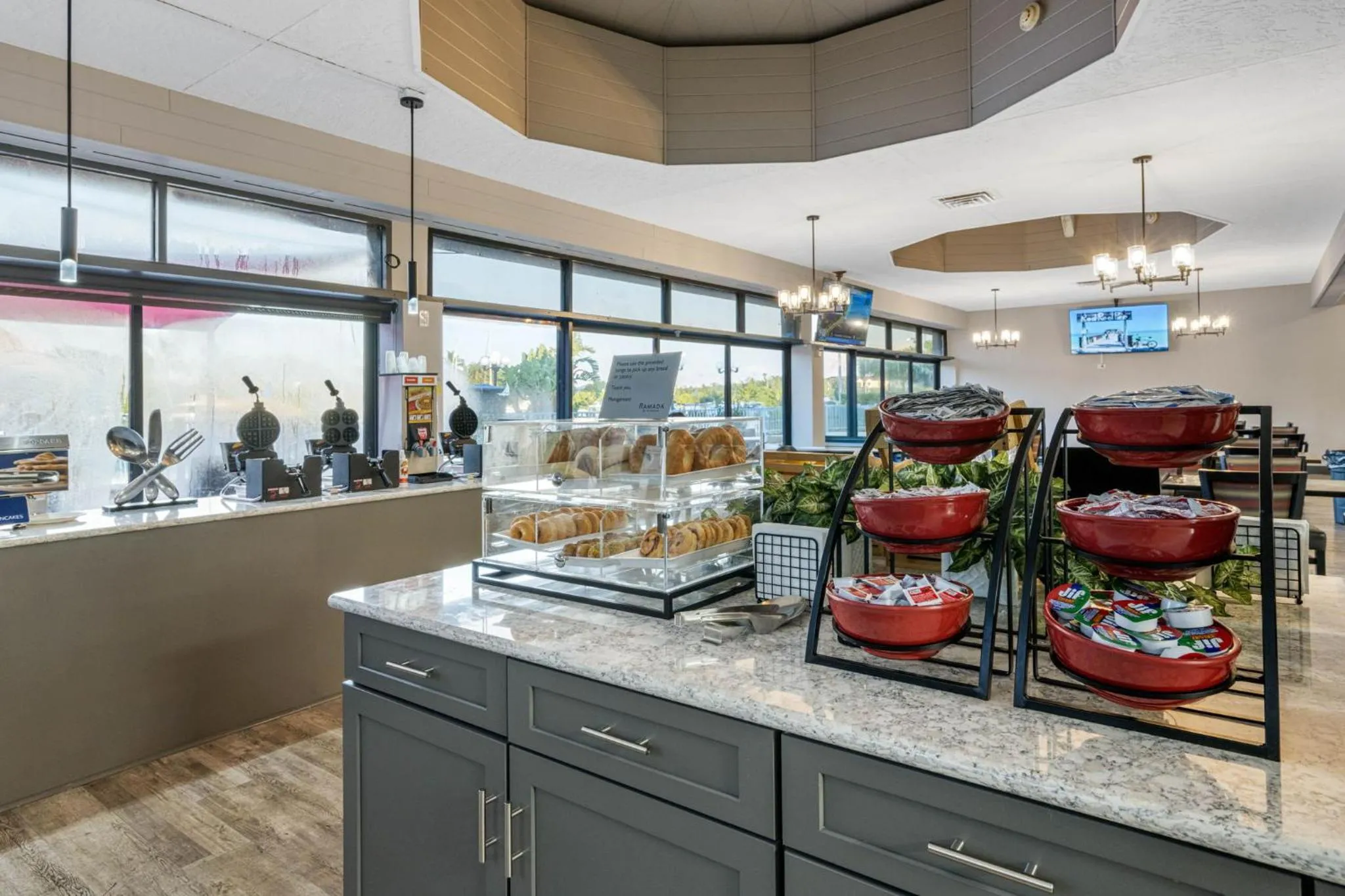 Continental breakfast in Bay Breeze