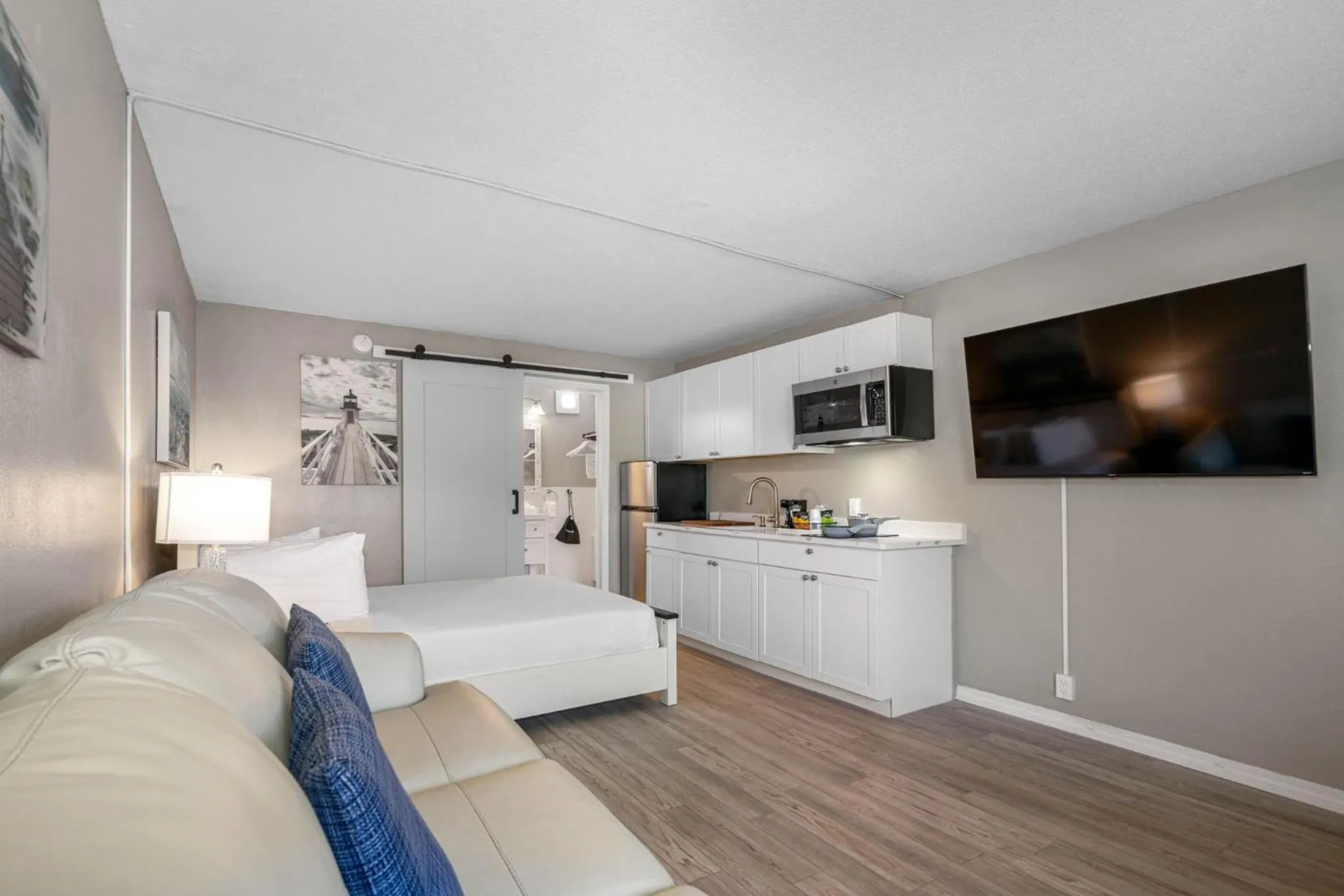 Bedroom, Bed in Bay Breeze