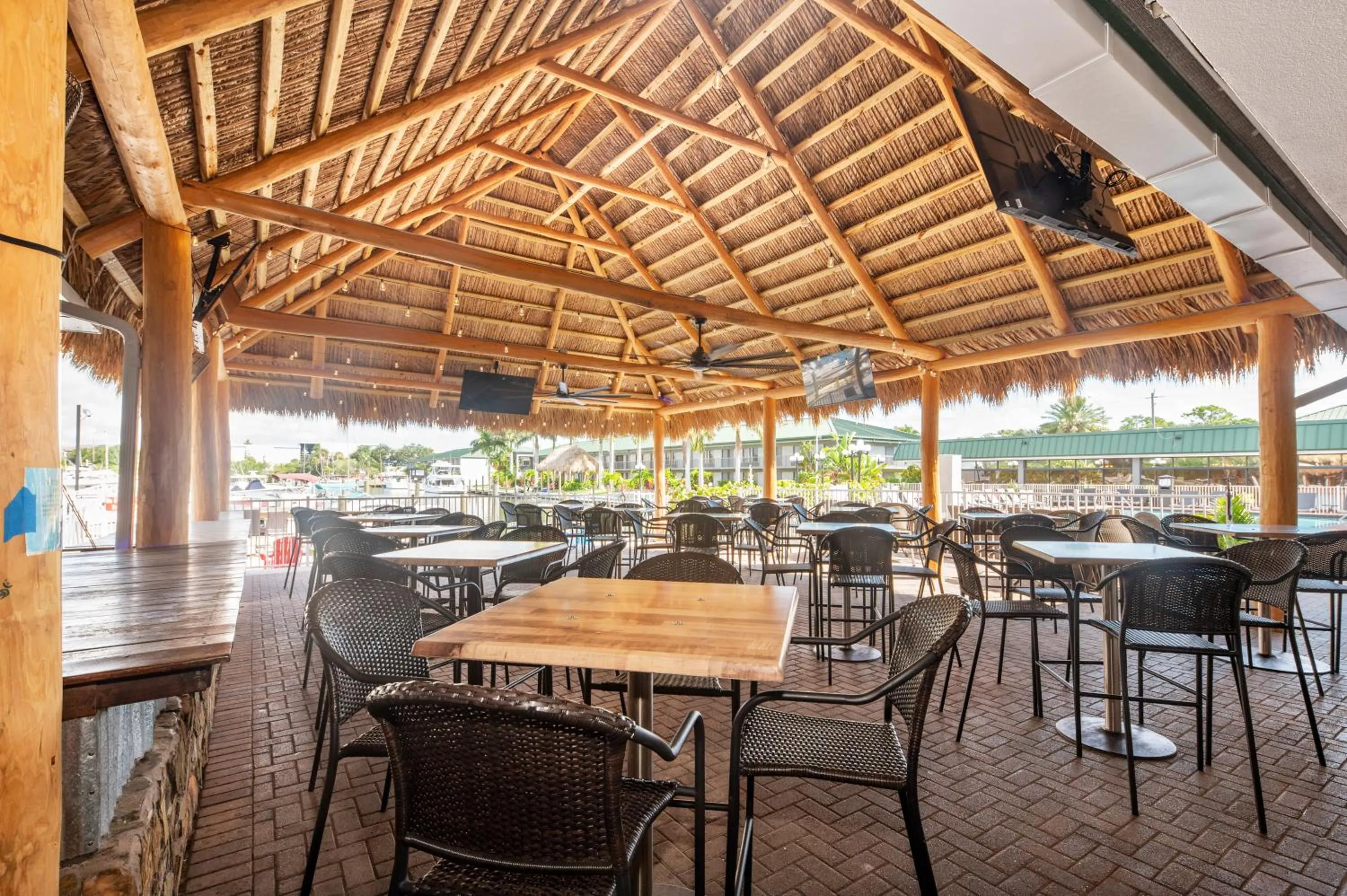 Restaurant/places to eat in Bay Breeze