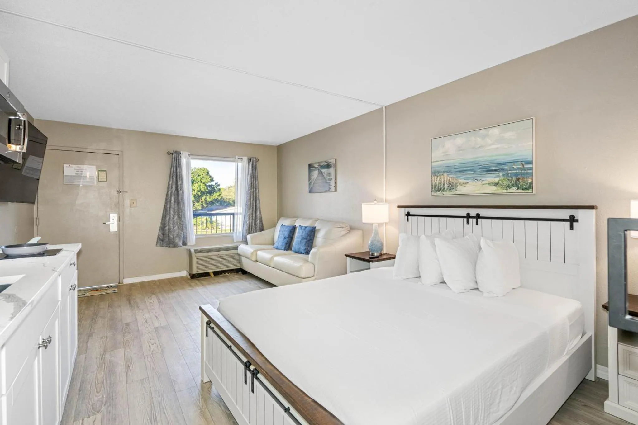 Property building, Bed in Bay Breeze