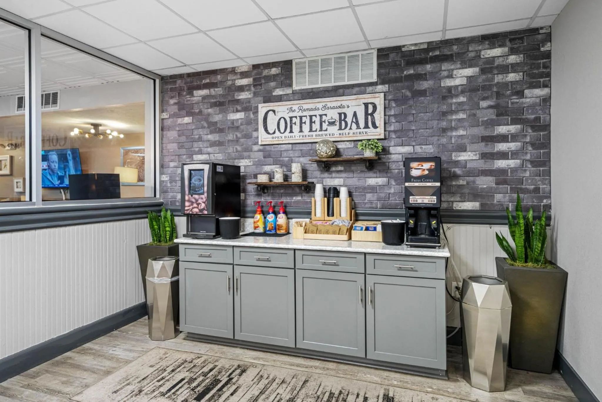 Coffee/tea facilities in Bay Breeze