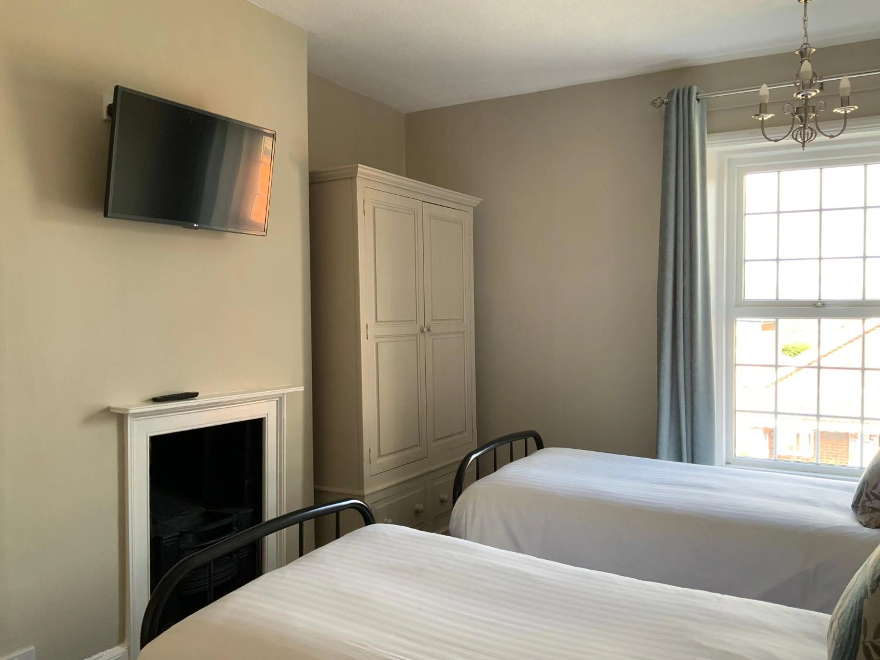 TV and multimedia, Bed in The Red Lion Inn Partney