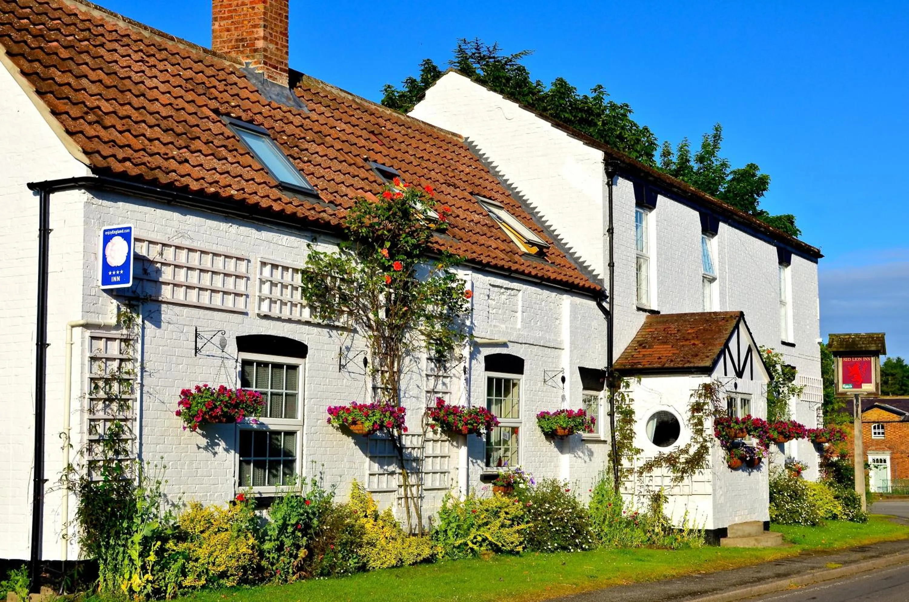 Facade/entrance in The Red Lion Inn Partney
