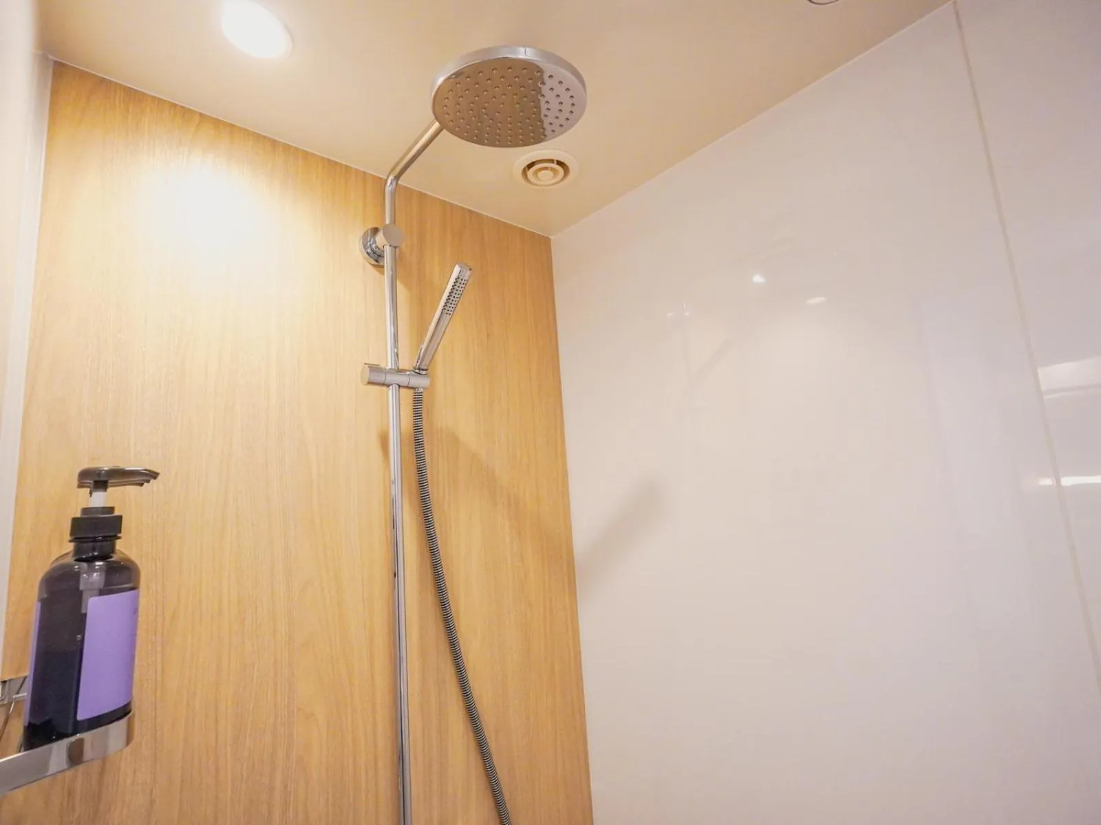 Shower in The GALA Hotel Umeda