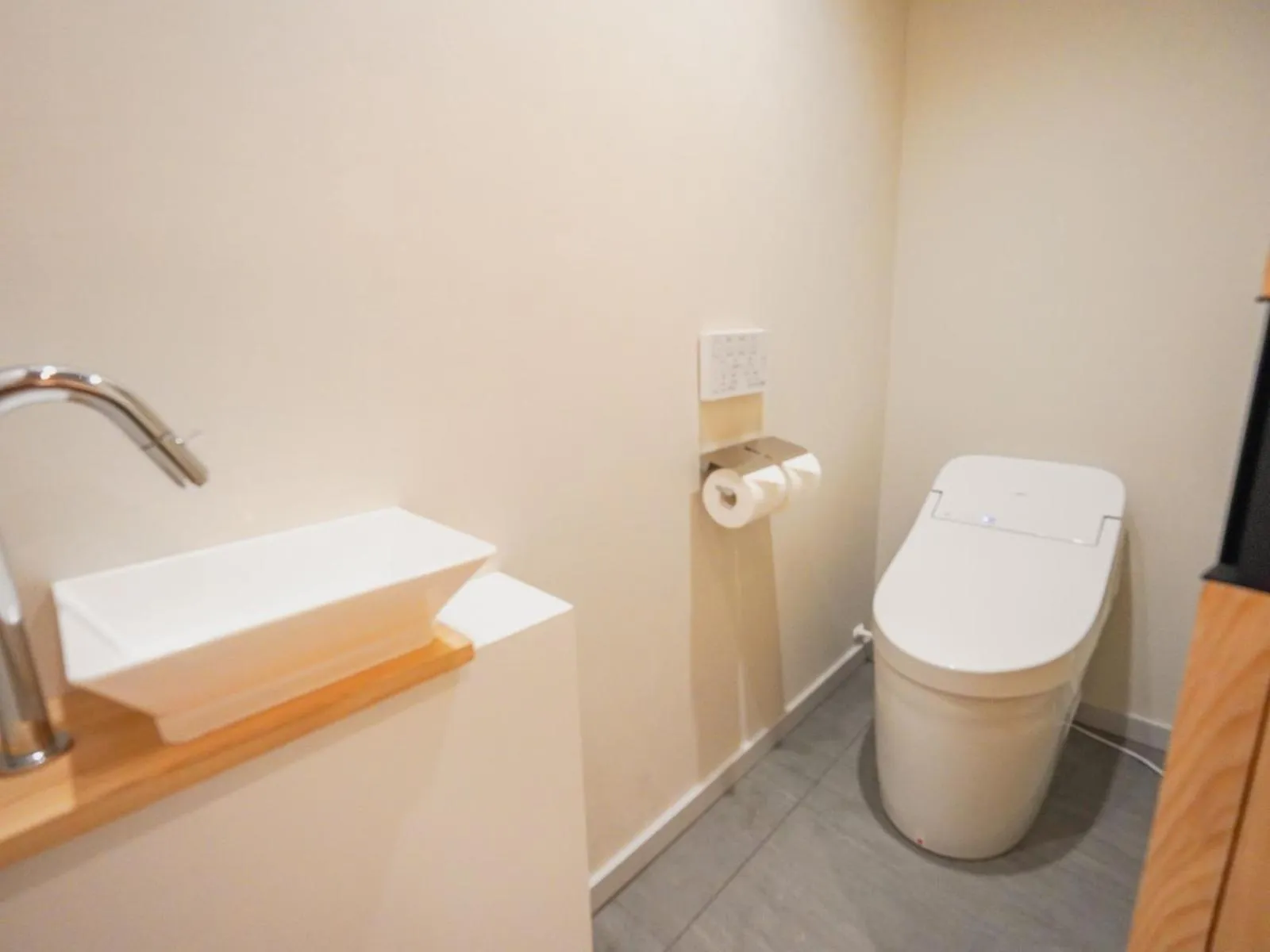 Toilet in The GALA Hotel Umeda