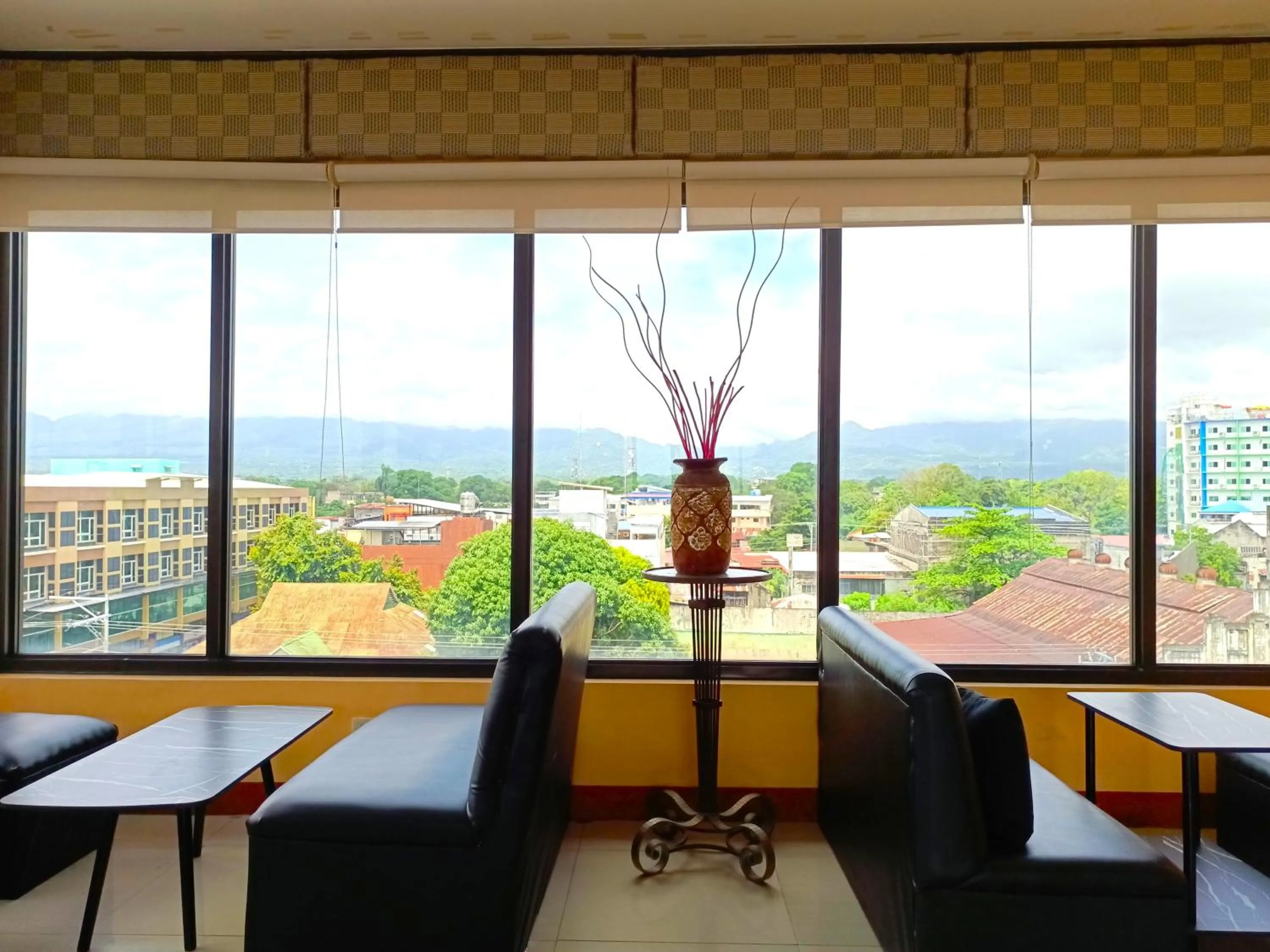 Restaurant/places to eat in Hotel Palwa