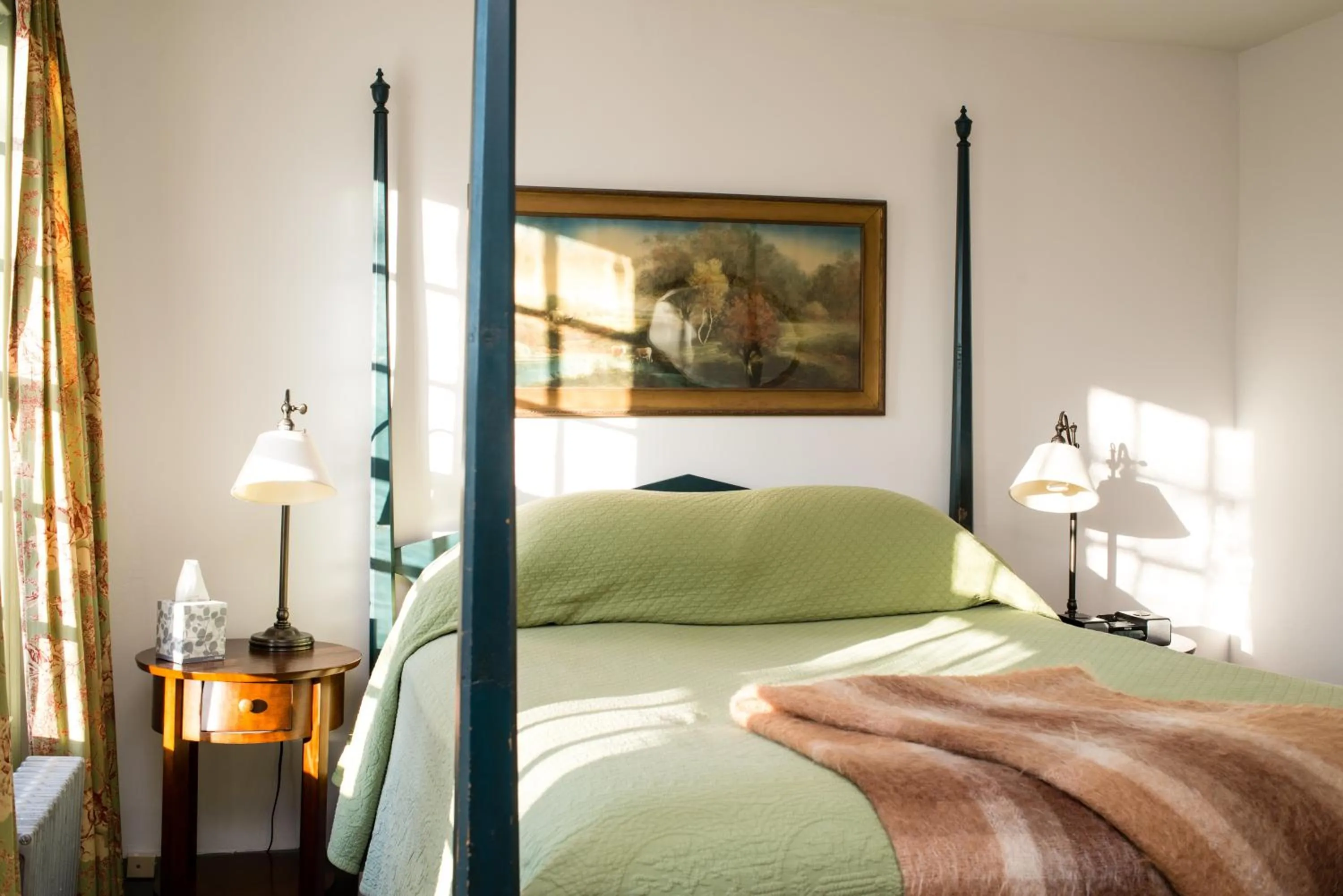 Day, Bed in The Old Inn On The Green