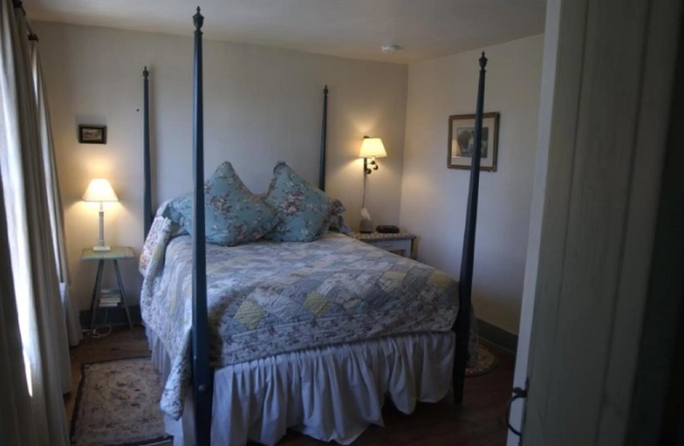 Day, Bed in The Old Inn On The Green