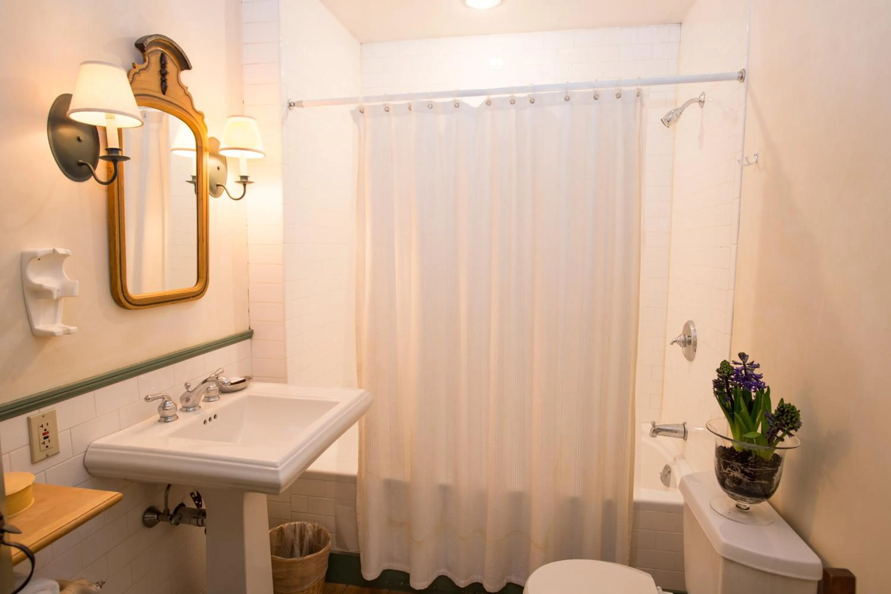 Bathroom in The Old Inn On The Green