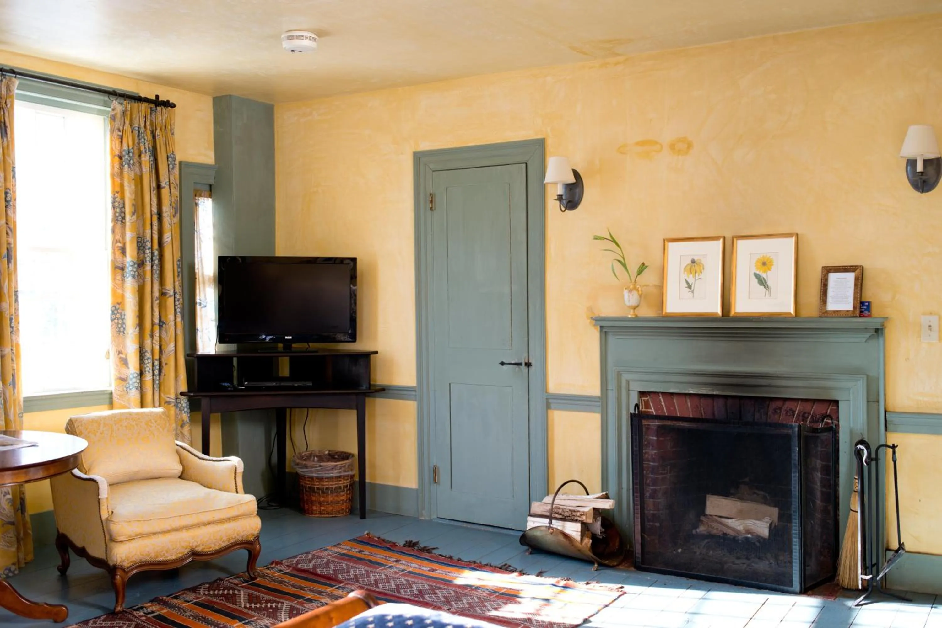 Day in The Old Inn On The Green