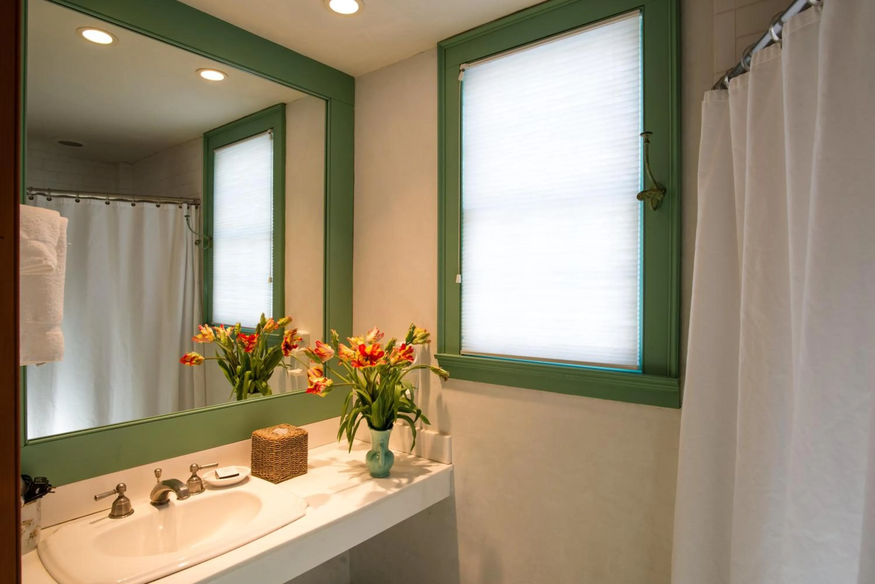 Day in The Old Inn On The Green