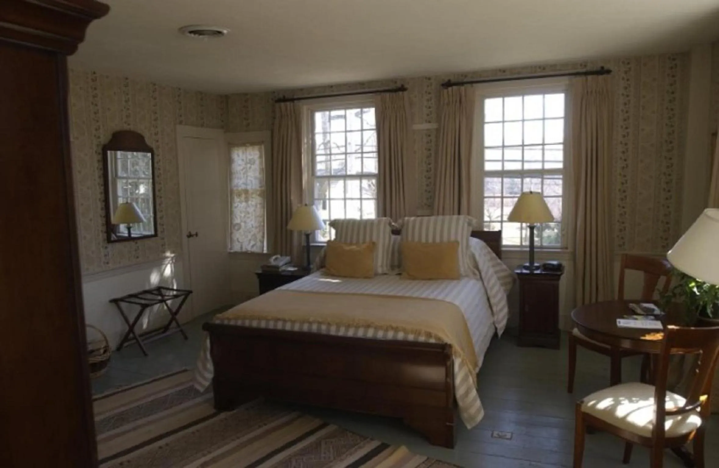 Day, Bed in The Old Inn On The Green