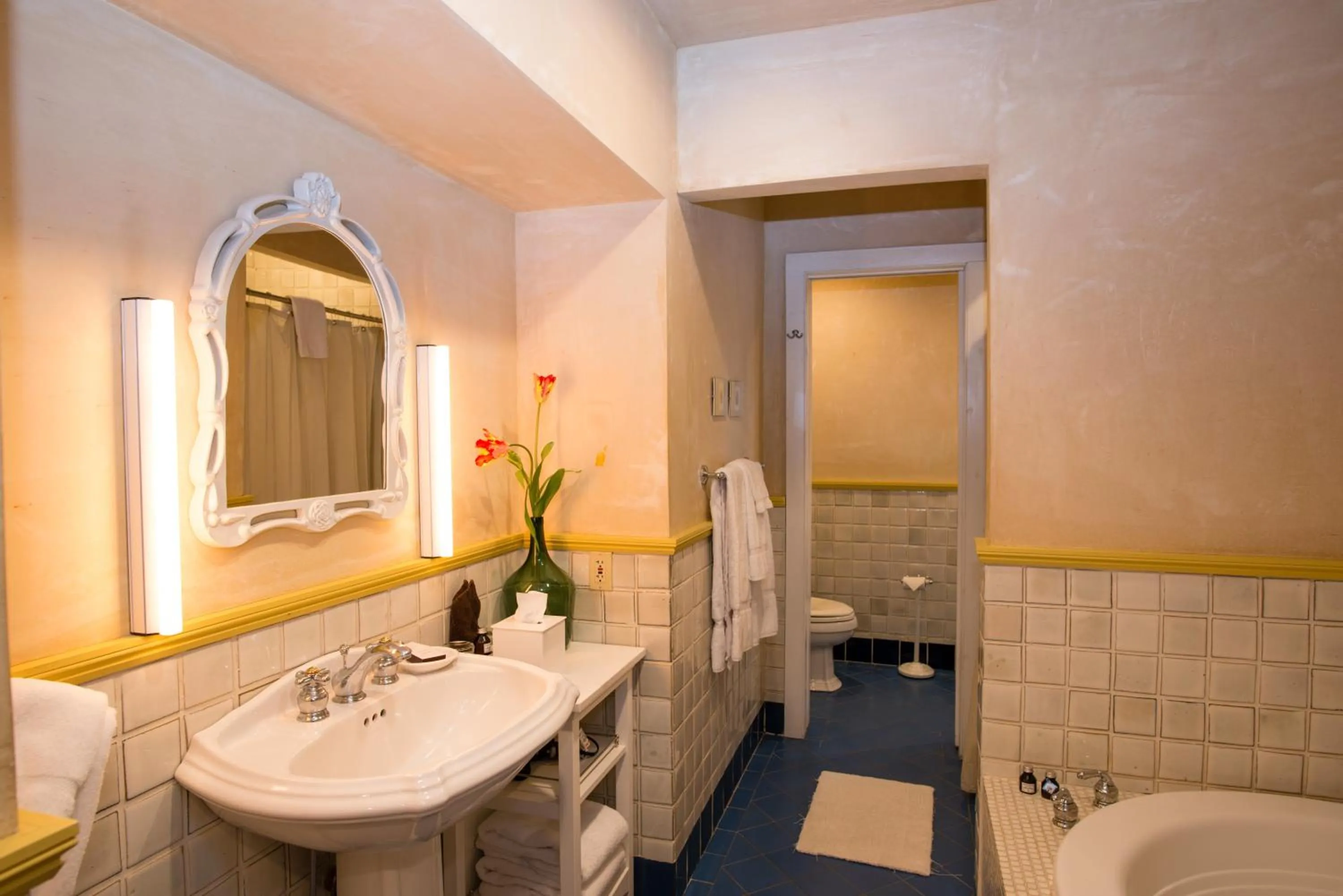 Bathroom in The Old Inn On The Green