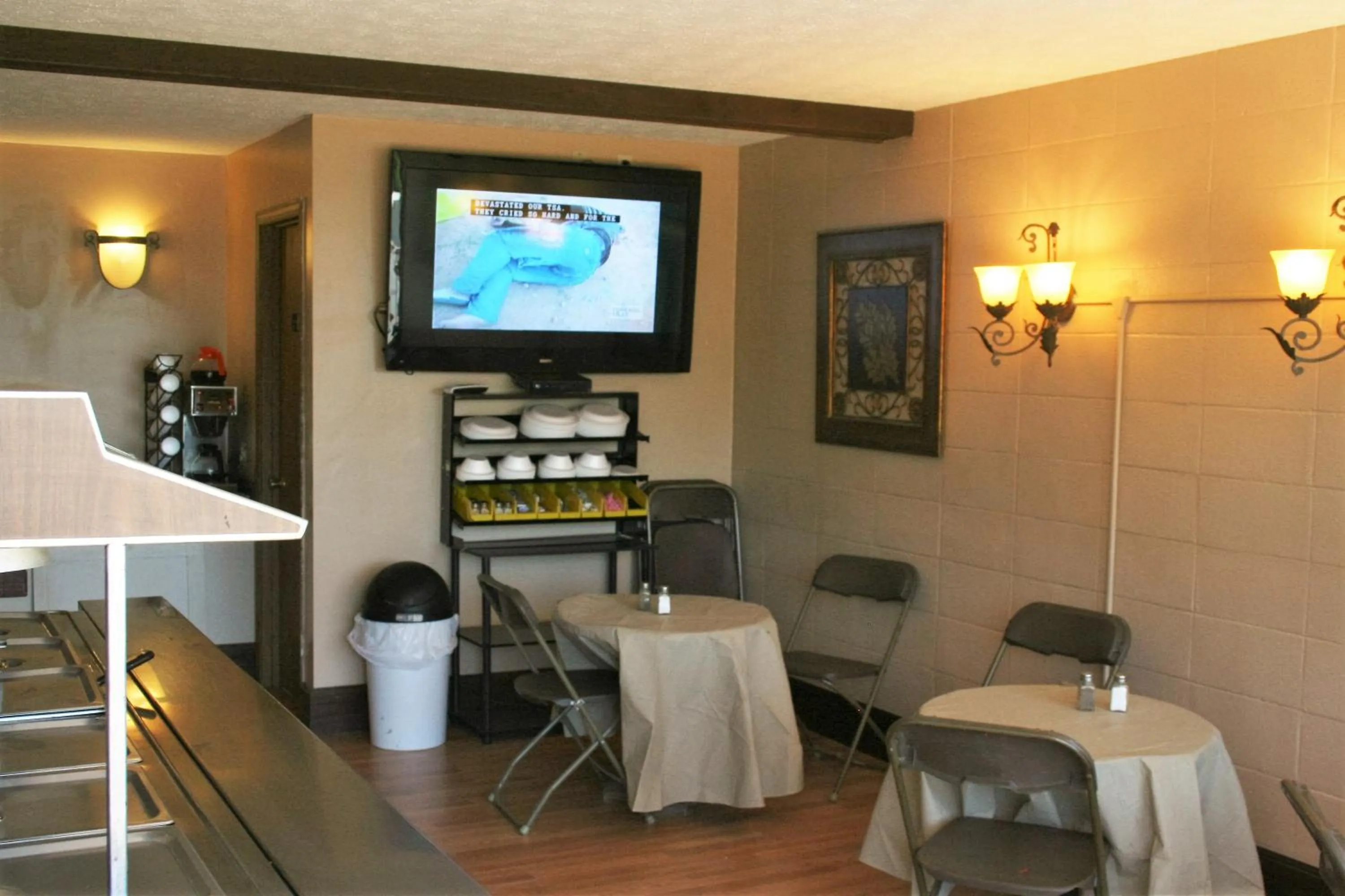 Restaurant/places to eat in Passion Play Road Inn - Formerly Statue Road Inn