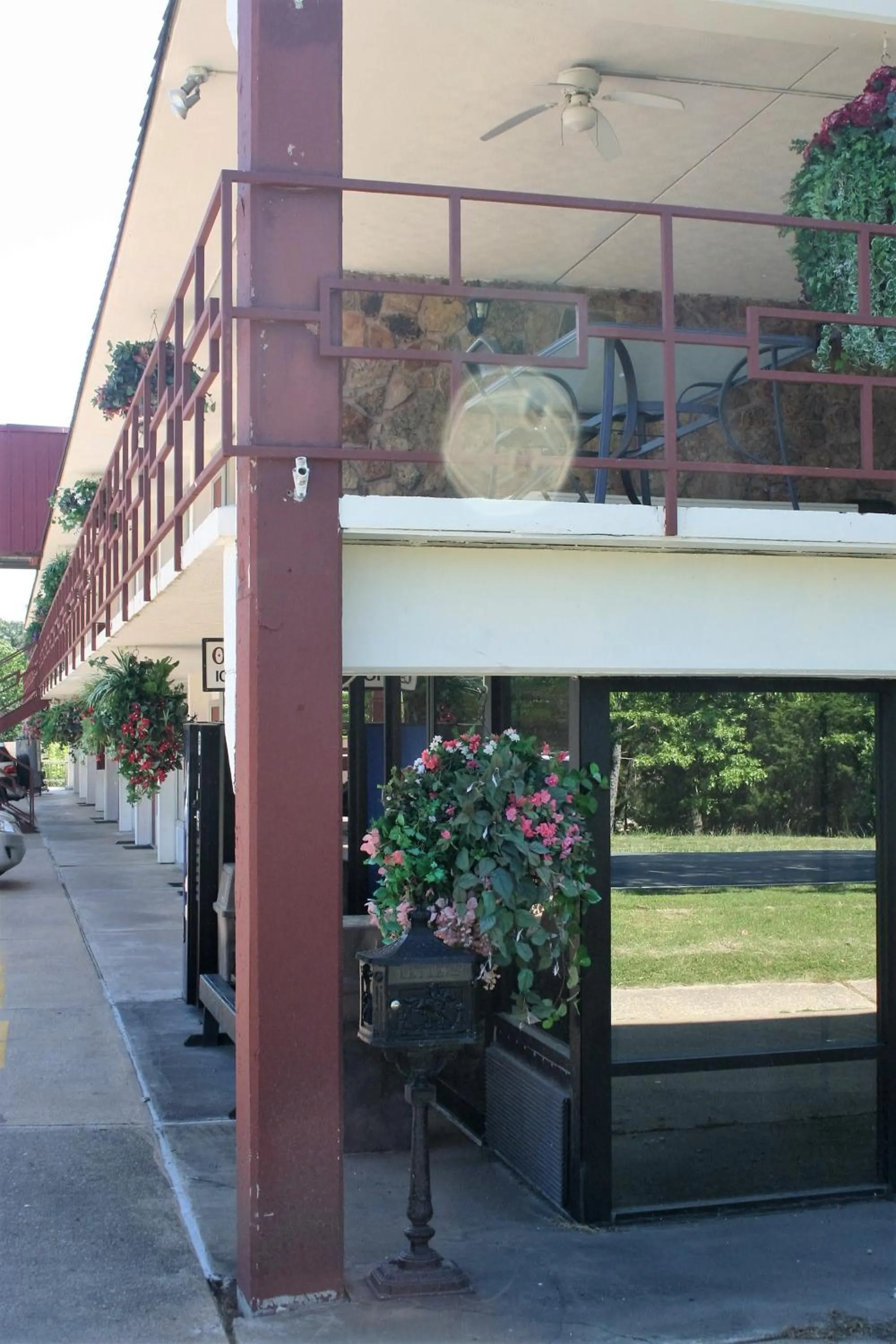 Property building in Passion Play Road Inn - Formerly Statue Road Inn