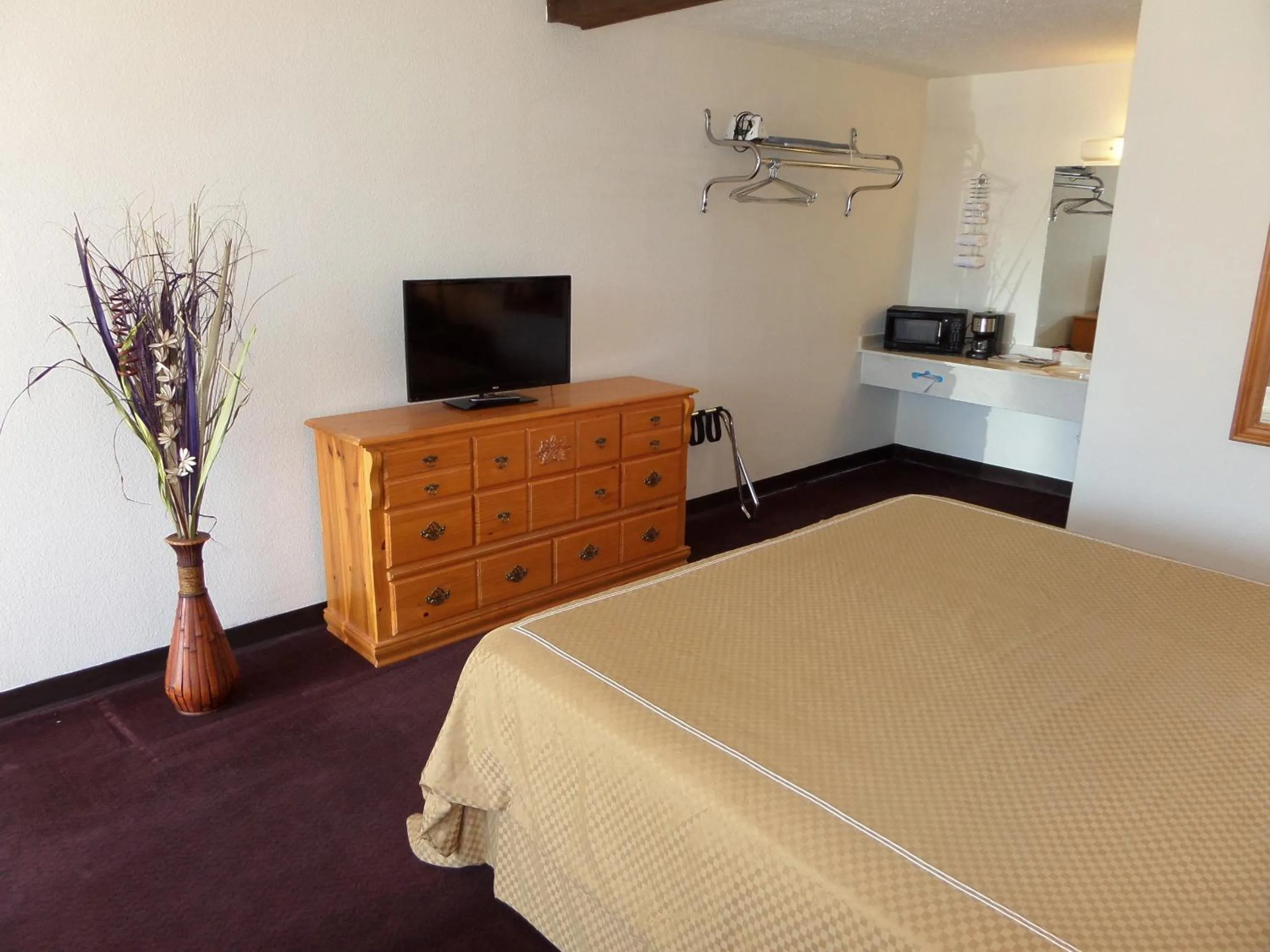 TV and multimedia, Bed in Passion Play Road Inn - Formerly Statue Road Inn