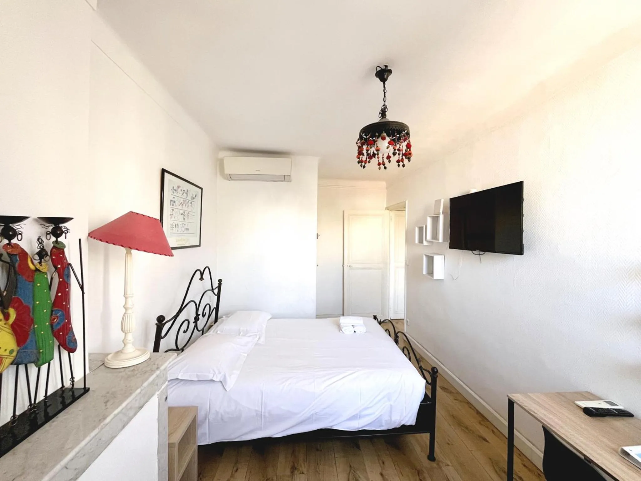 One-Bedroom Apartment (3 Adults) in Sunny 1 Bedroom Rue Commandant André