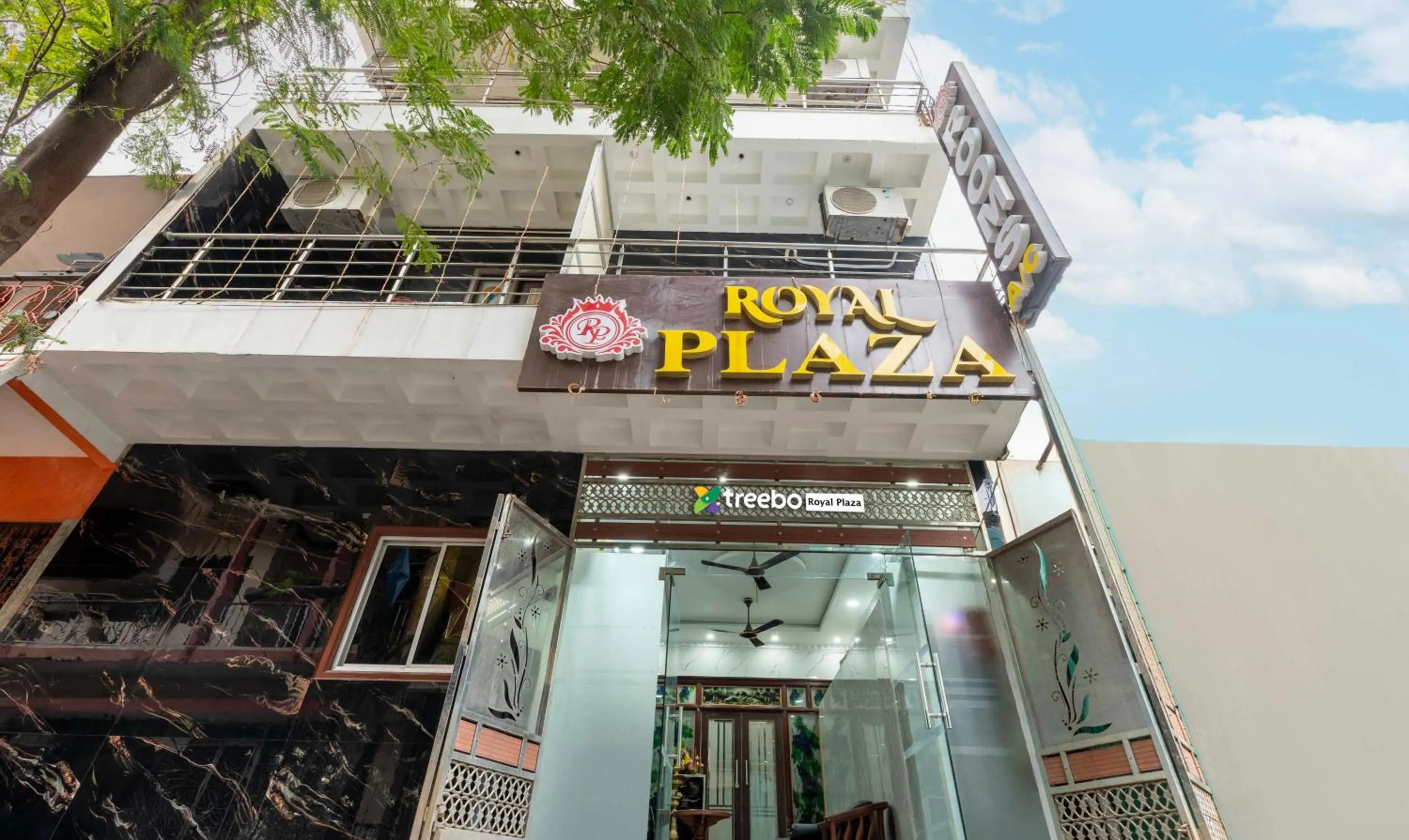 Property building in Treebo Royal Plaza, 700 Mts From Promenade Beach