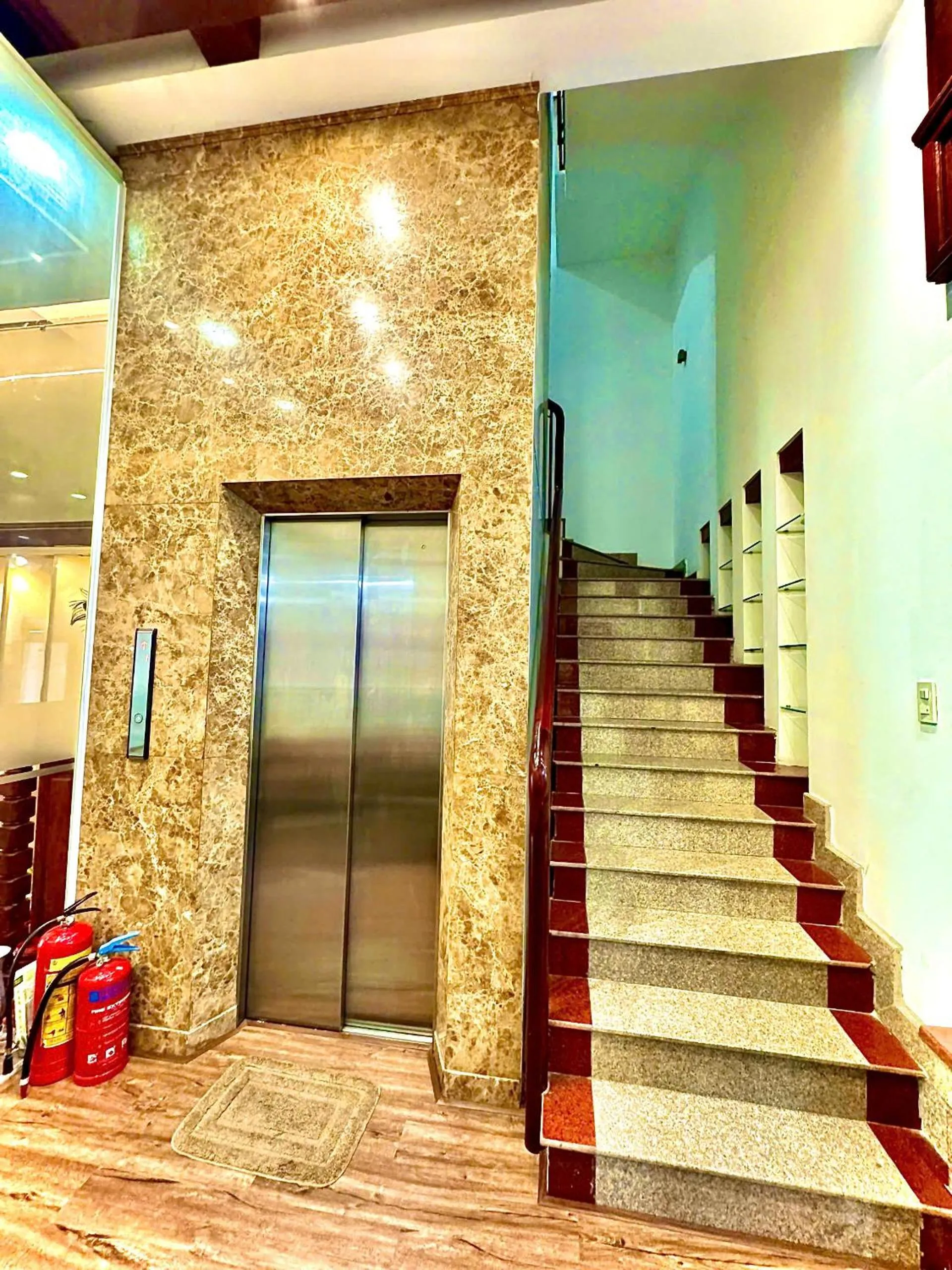 elevator in Bros Citihouse Hotel