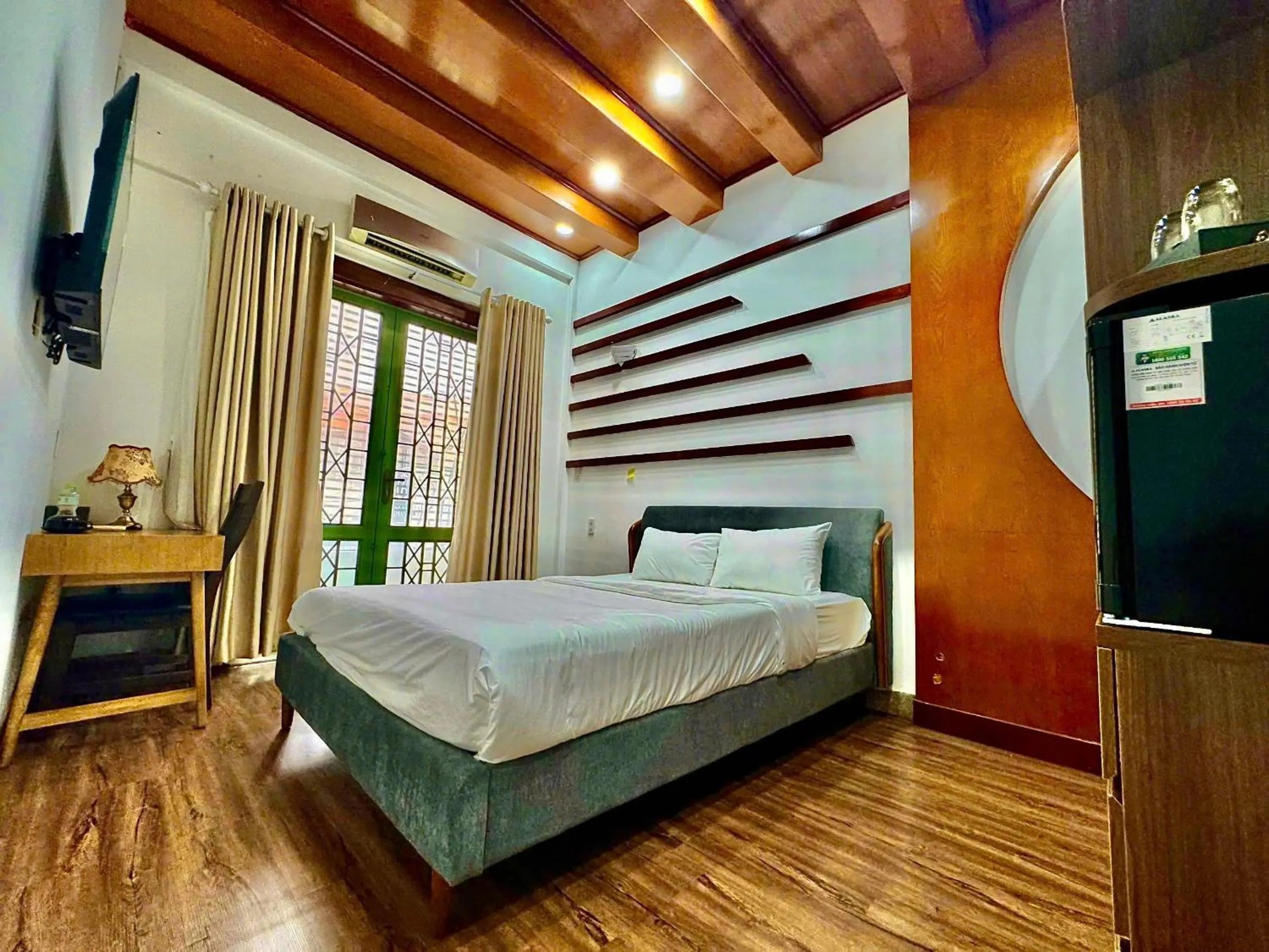 Balcony/Terrace, Bed in Bros Citihouse Hotel