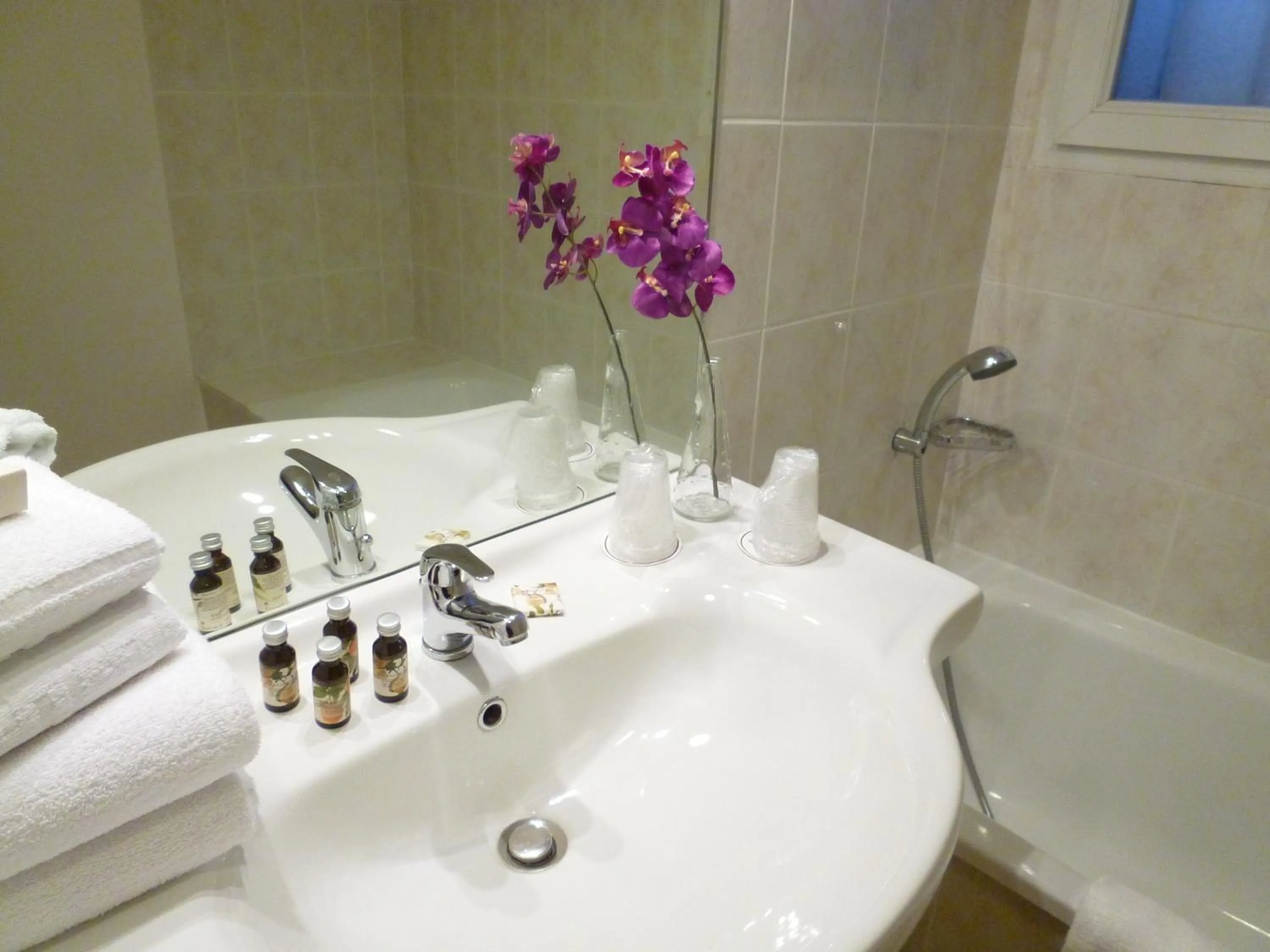 Bathroom in Appart'City Classic Aix en Provence - Fuveau