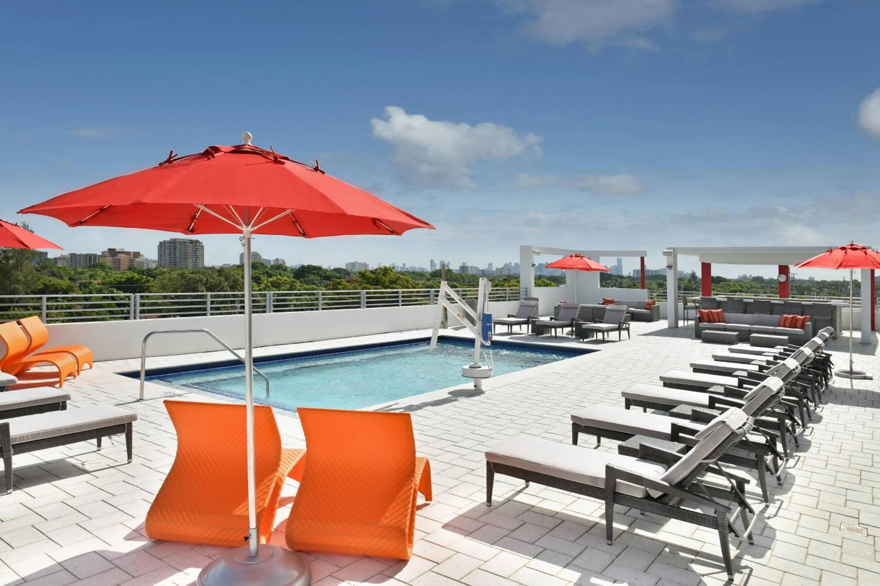 Swimming pool in Four Points by Sheraton Coral Gables