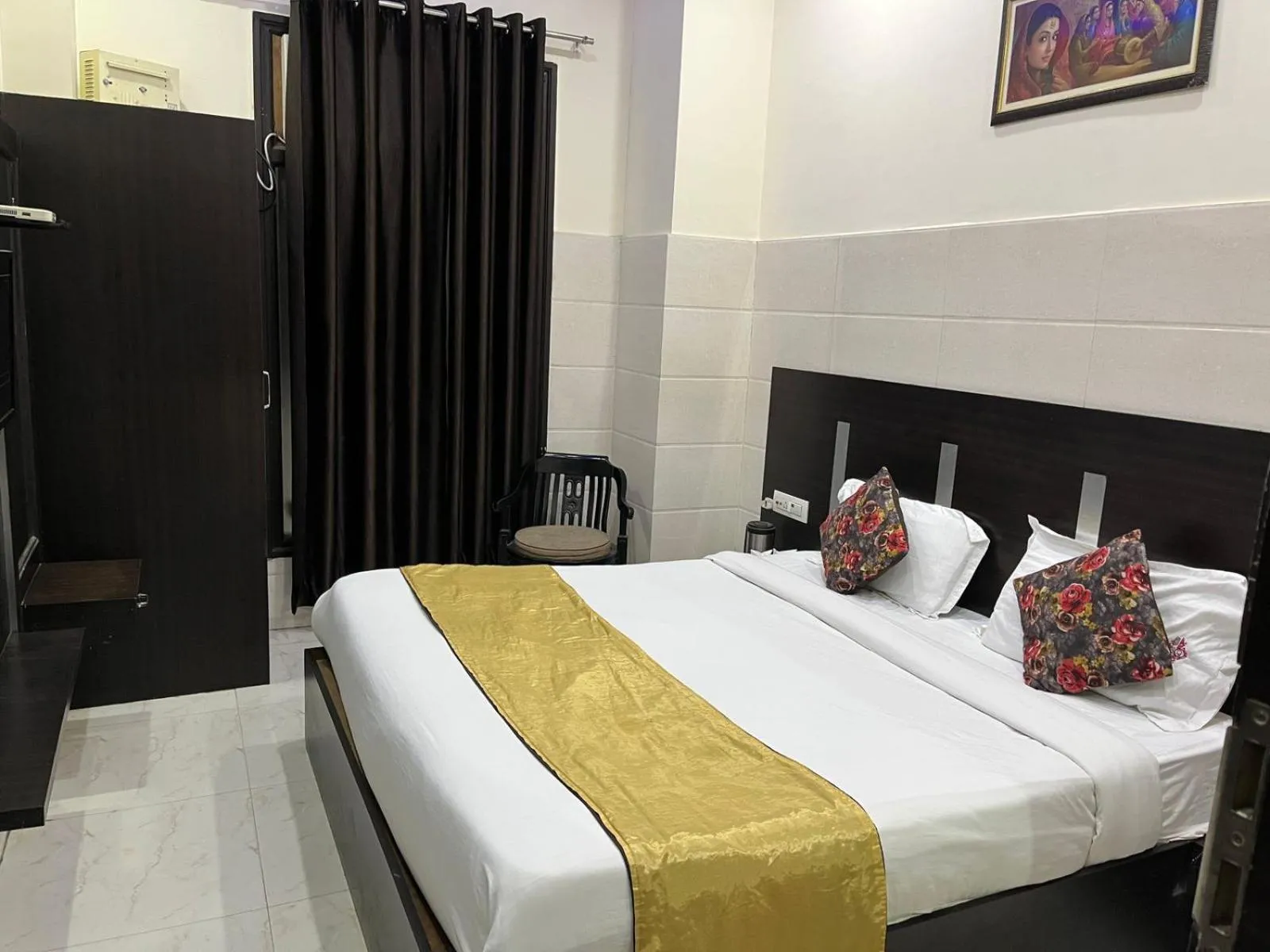 Photo of the whole room, Bed in One Earth City Pearl Amritsar