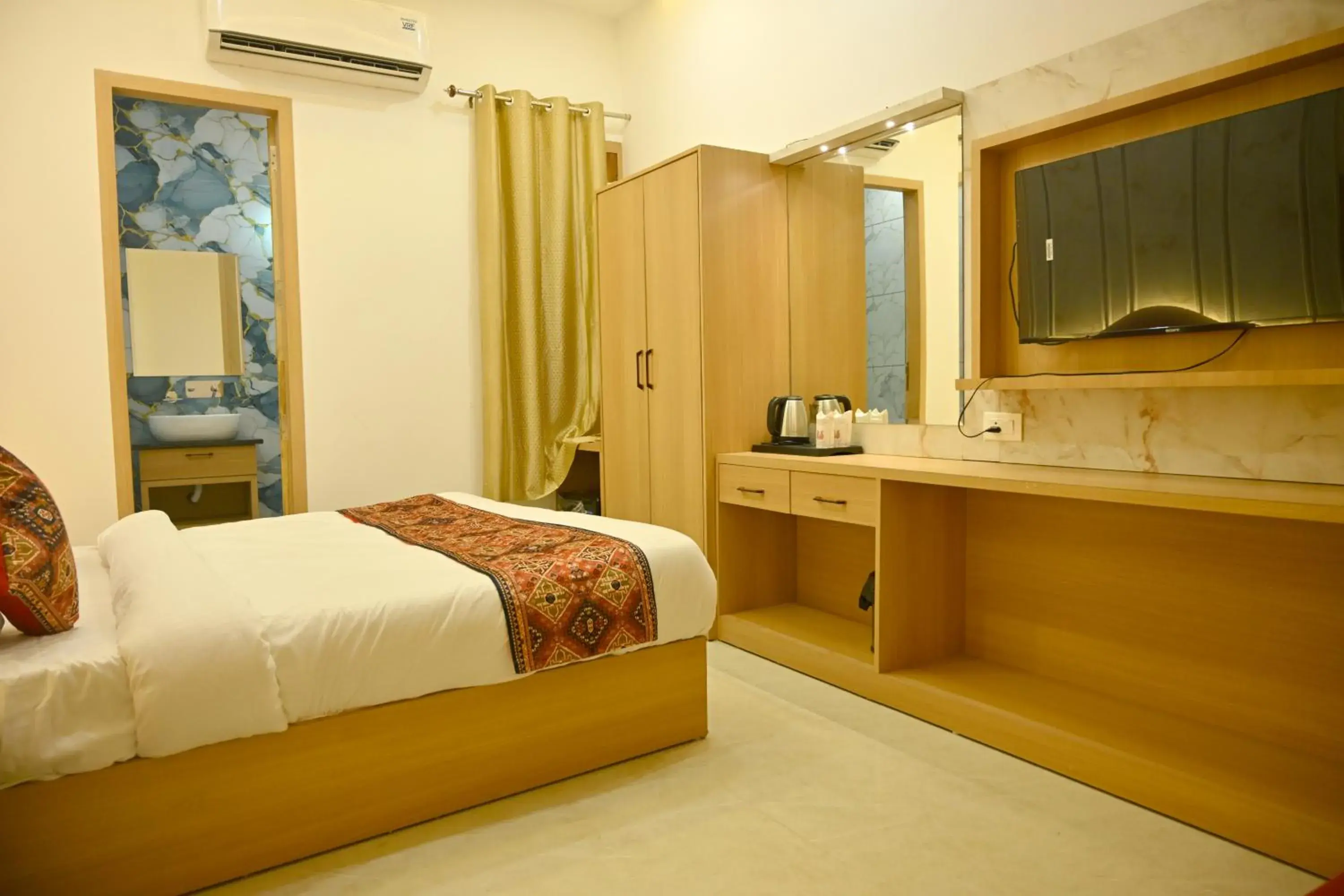 Superior Queen Room in One Earth City Pearl Amritsar Superior Queen Room in One Earth City Pearl Amritsar