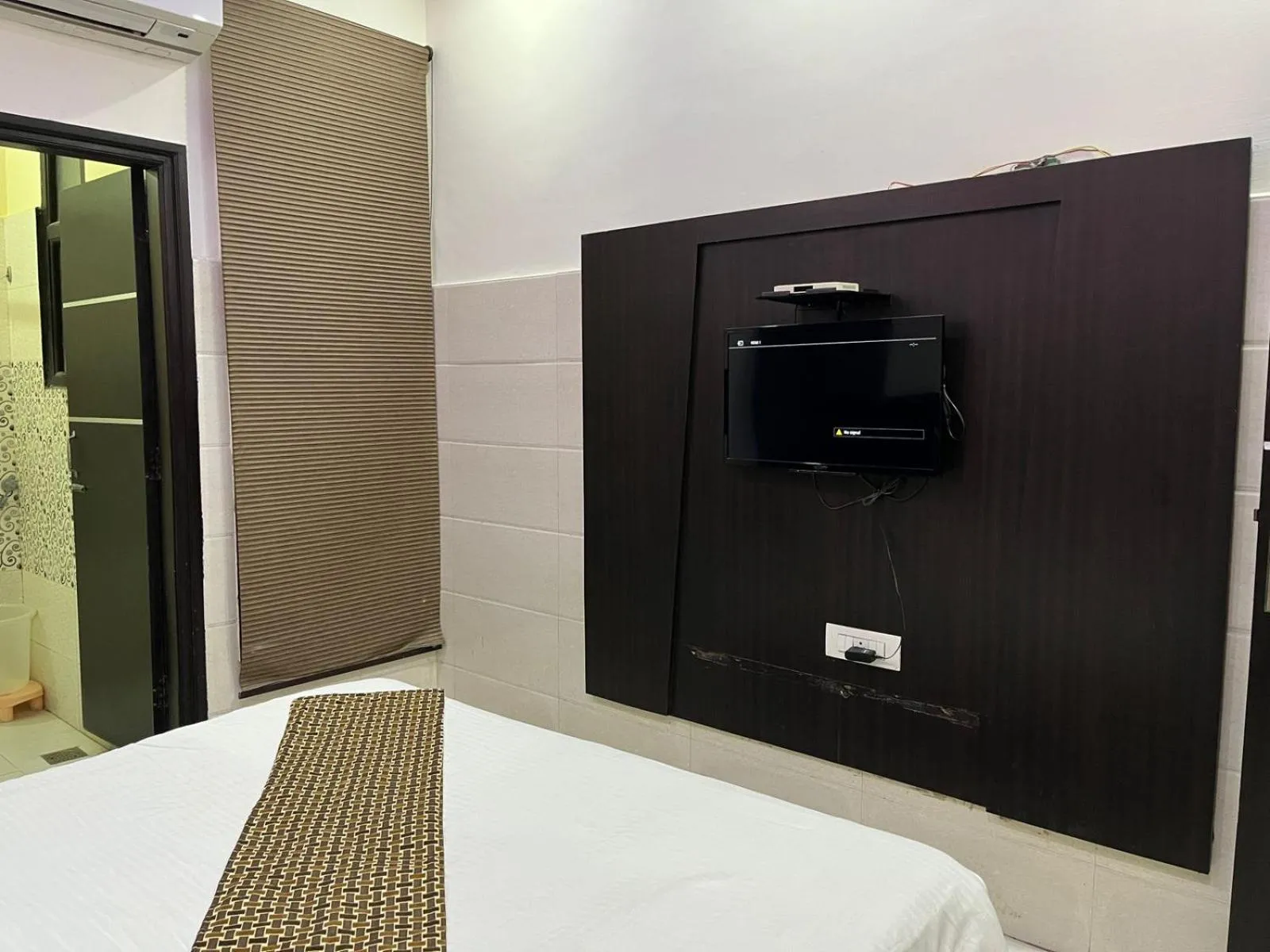 Bed in One Earth City Pearl Amritsar
