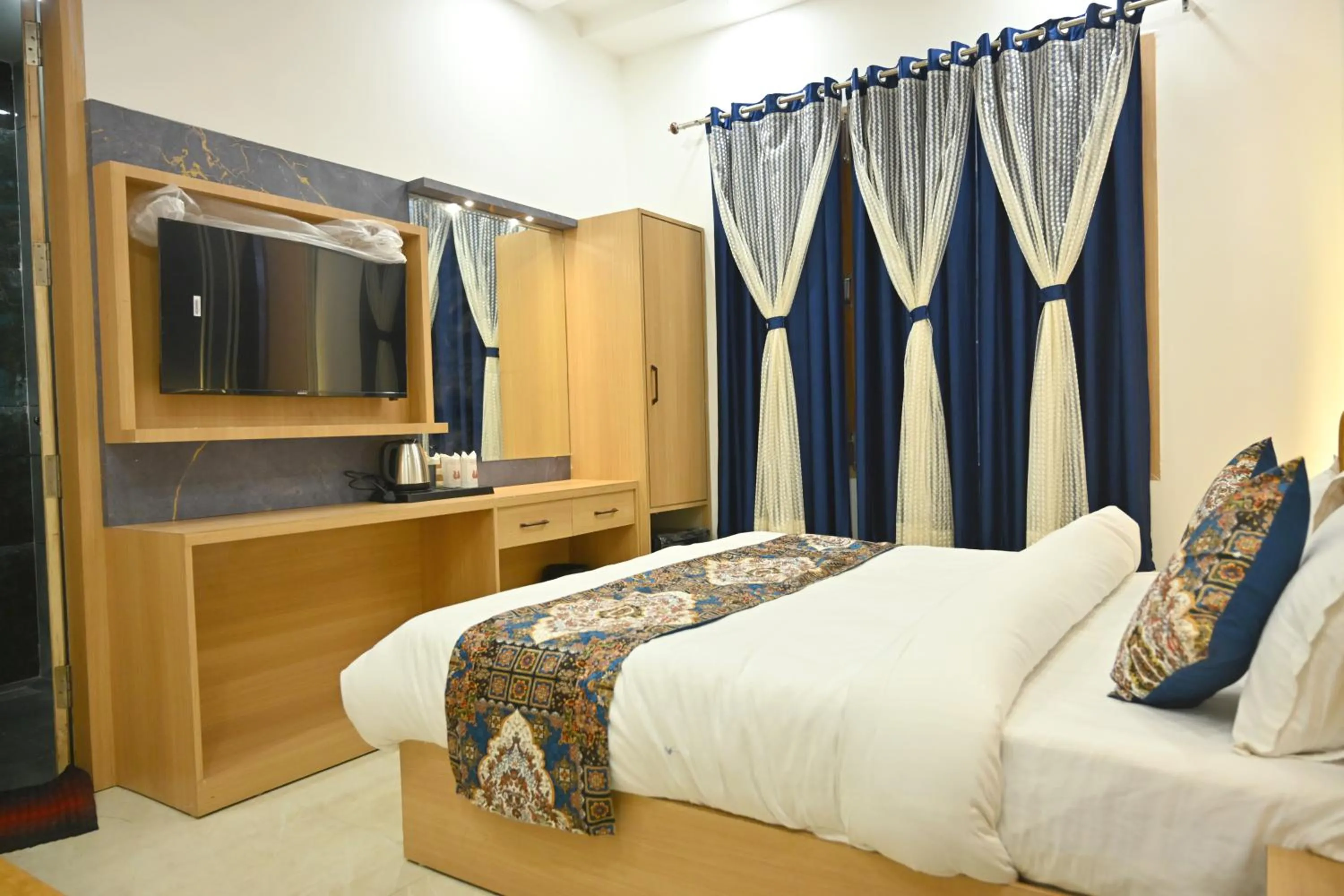 room service, Bed in One Earth City Pearl Amritsar