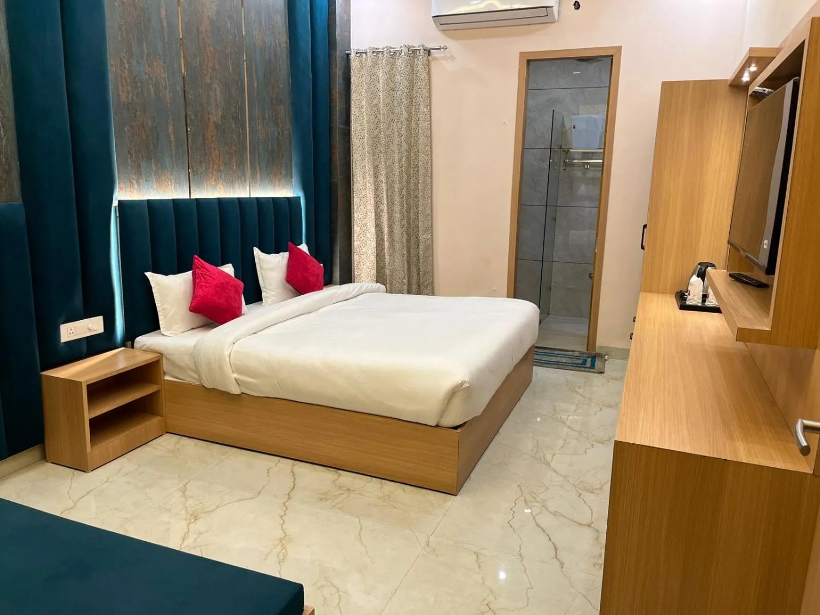 Photo of the whole room, Bed in One Earth City Pearl Amritsar