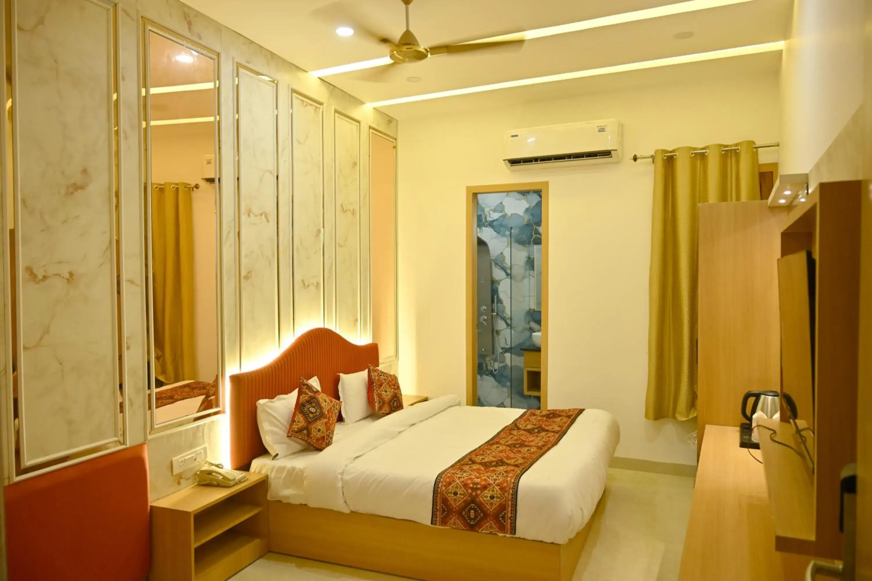Superior King Room in One Earth City Pearl Amritsar Superior King Room in One Earth City Pearl Amritsar