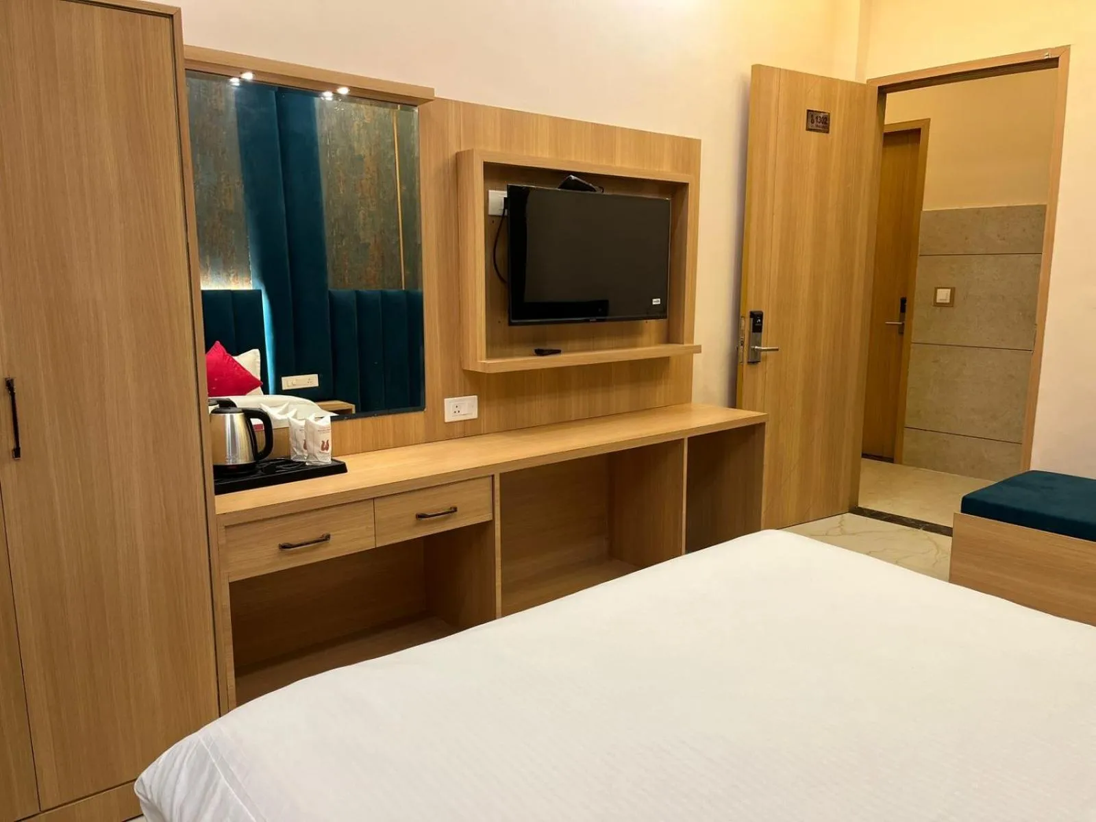 TV and multimedia, Bed in One Earth City Pearl Amritsar