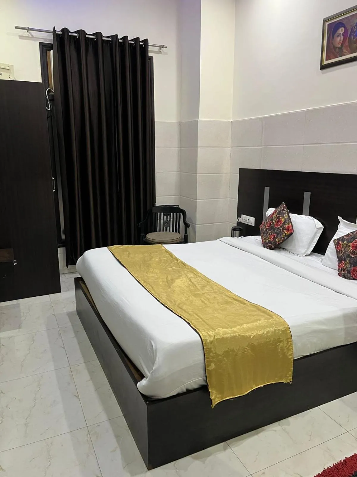 Photo of the whole room, Bed in One Earth City Pearl Amritsar