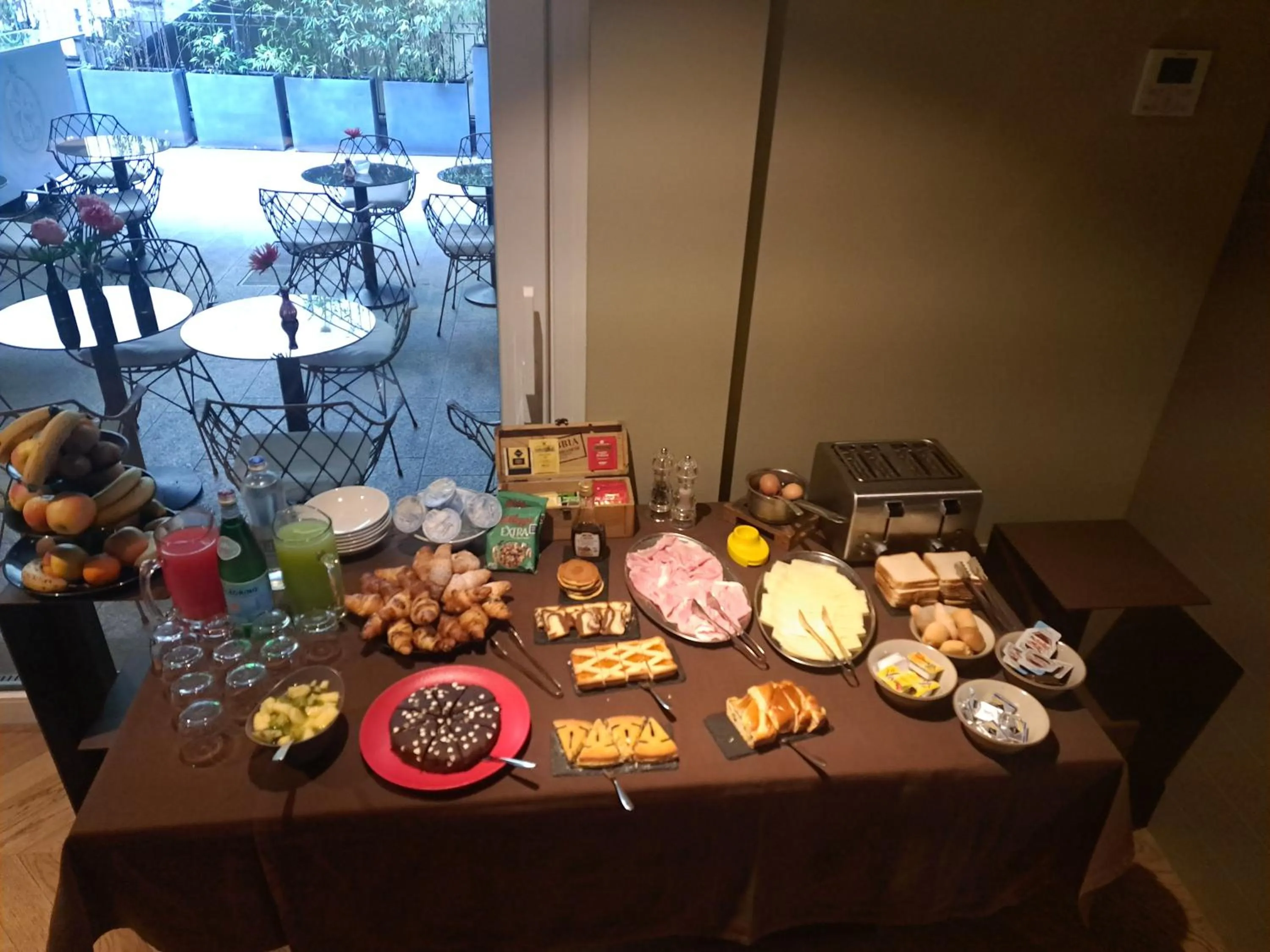 Restaurant/places to eat in BHL Boutique Rooms Legnano