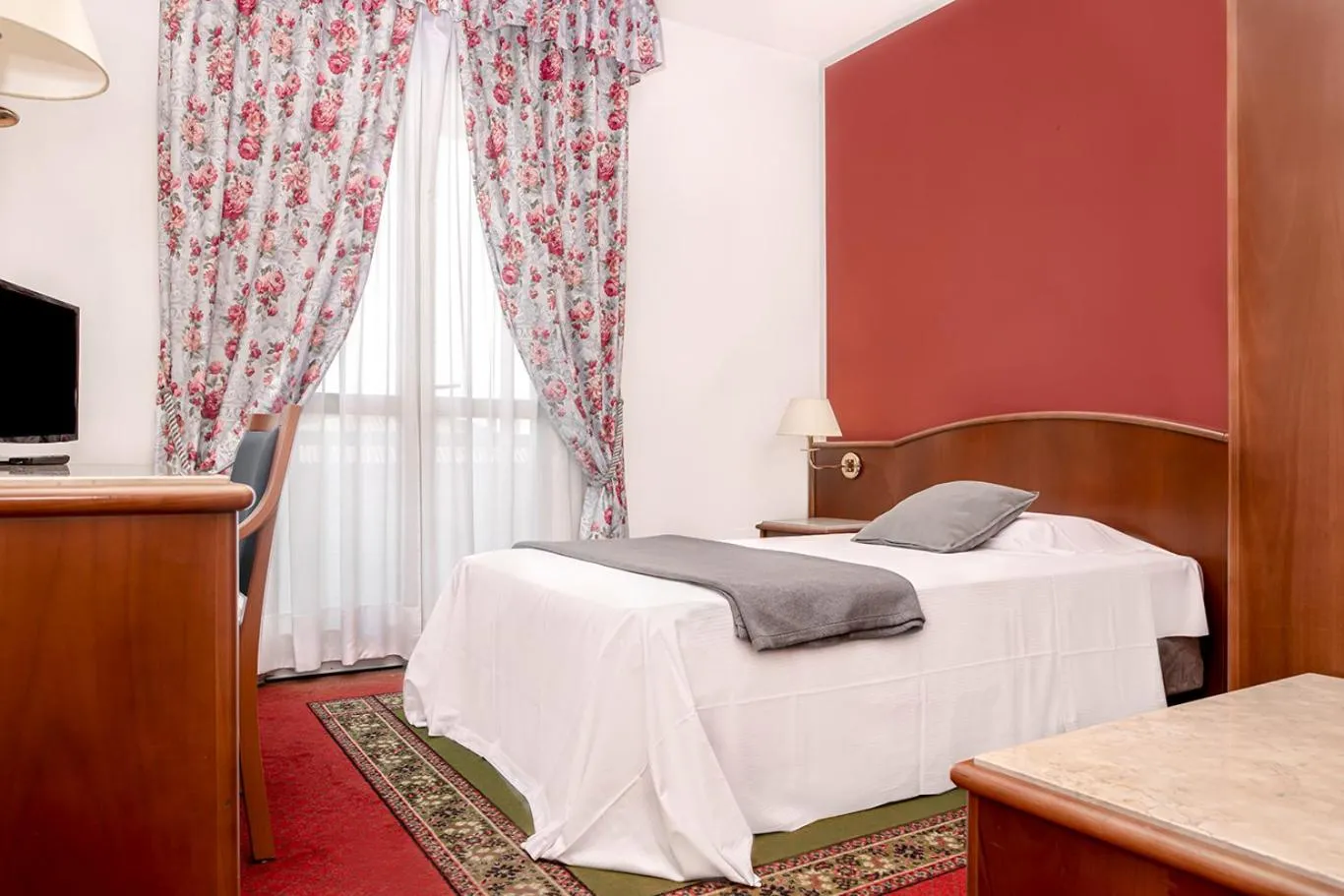 Bed in Hotel Poli