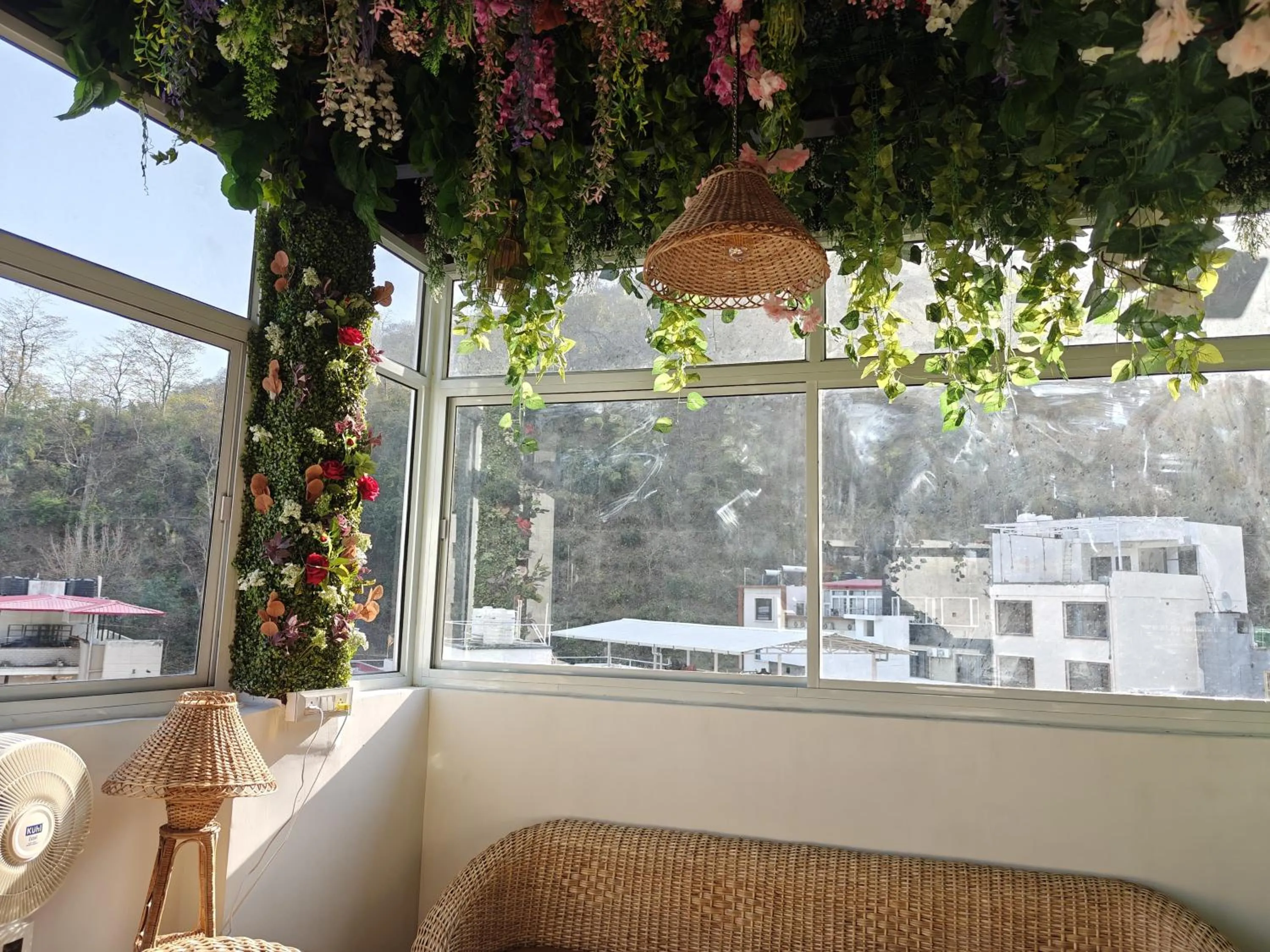 Restaurant/places to eat in Check Inn Homes, Rishikesh Tapovan