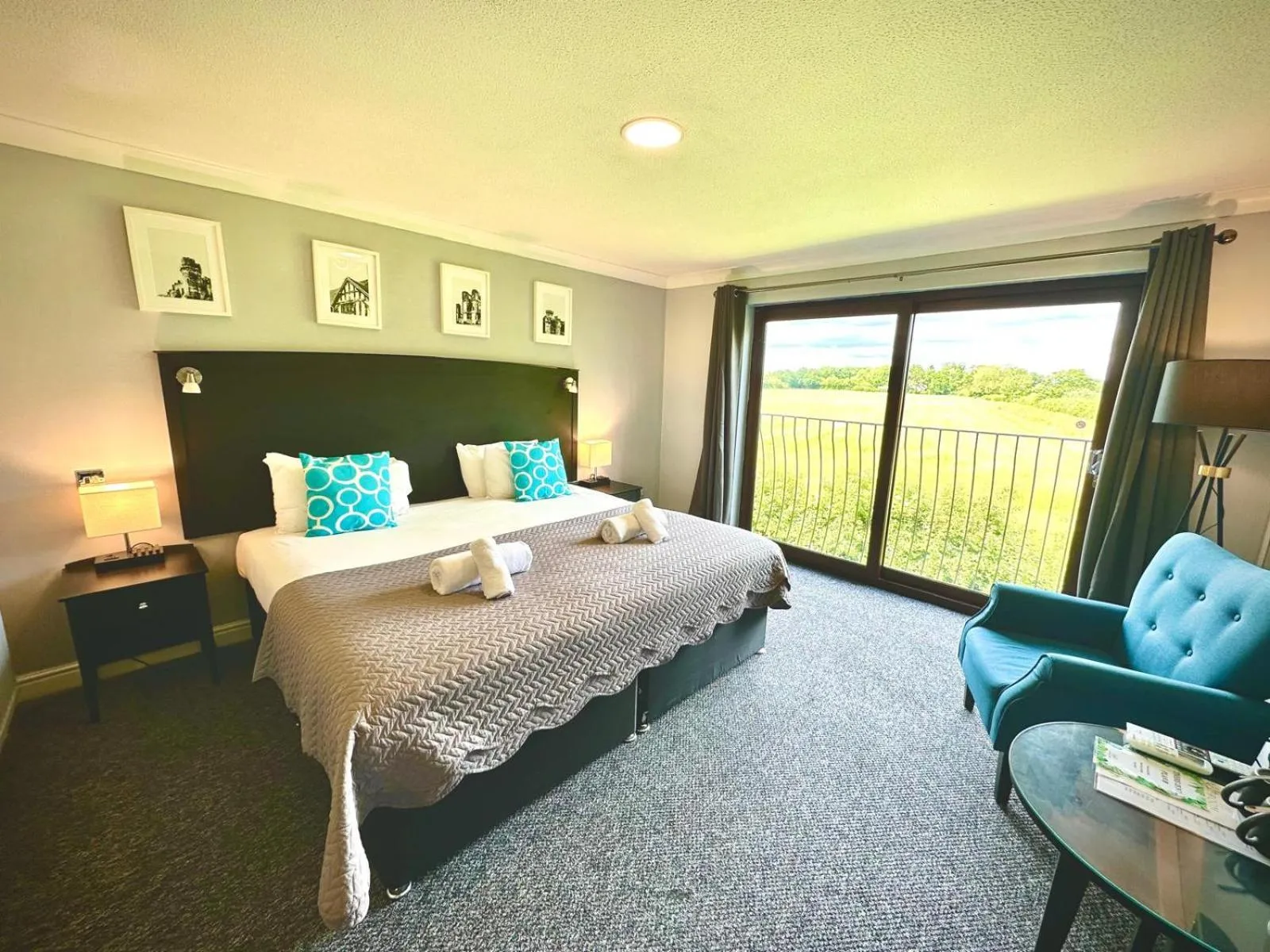 Bedroom, Bed in Dancenter Birmingham Airport near NEC