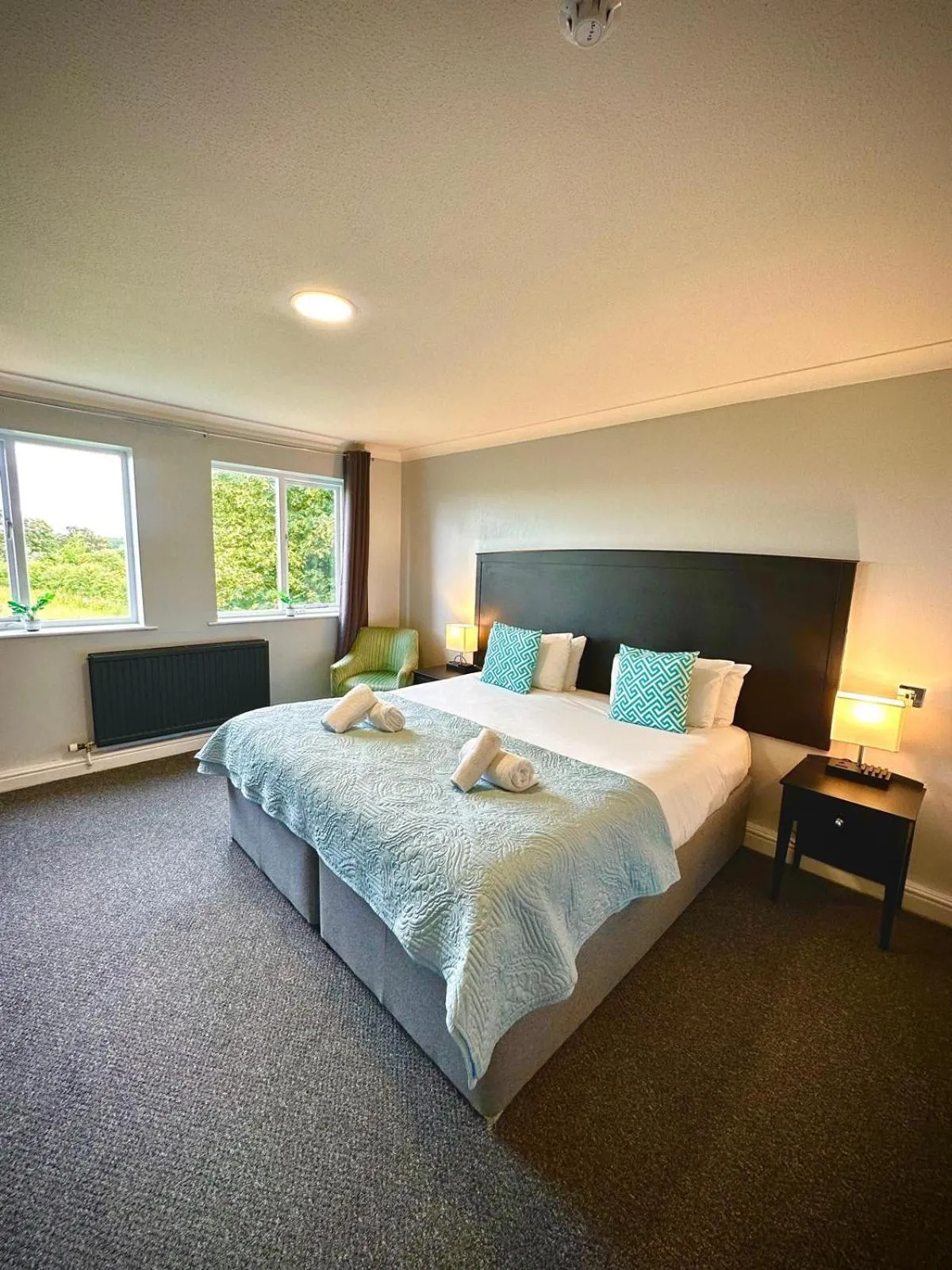 Bedroom, Bed in Dancenter Birmingham Airport near NEC