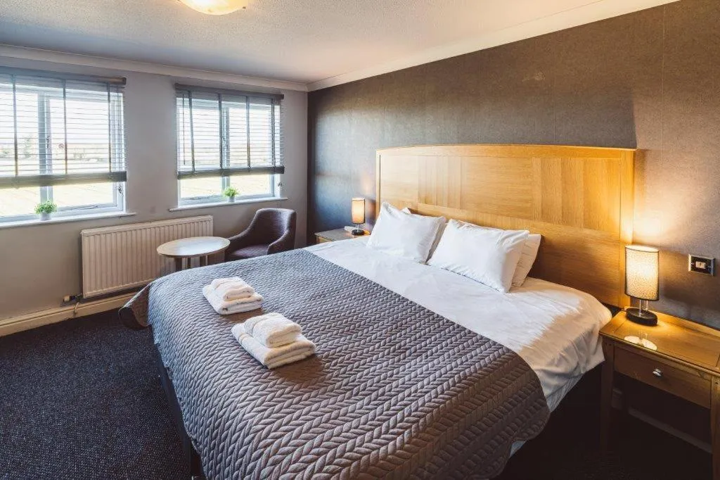 Bedroom, Bed in Dancenter Birmingham Airport near NEC