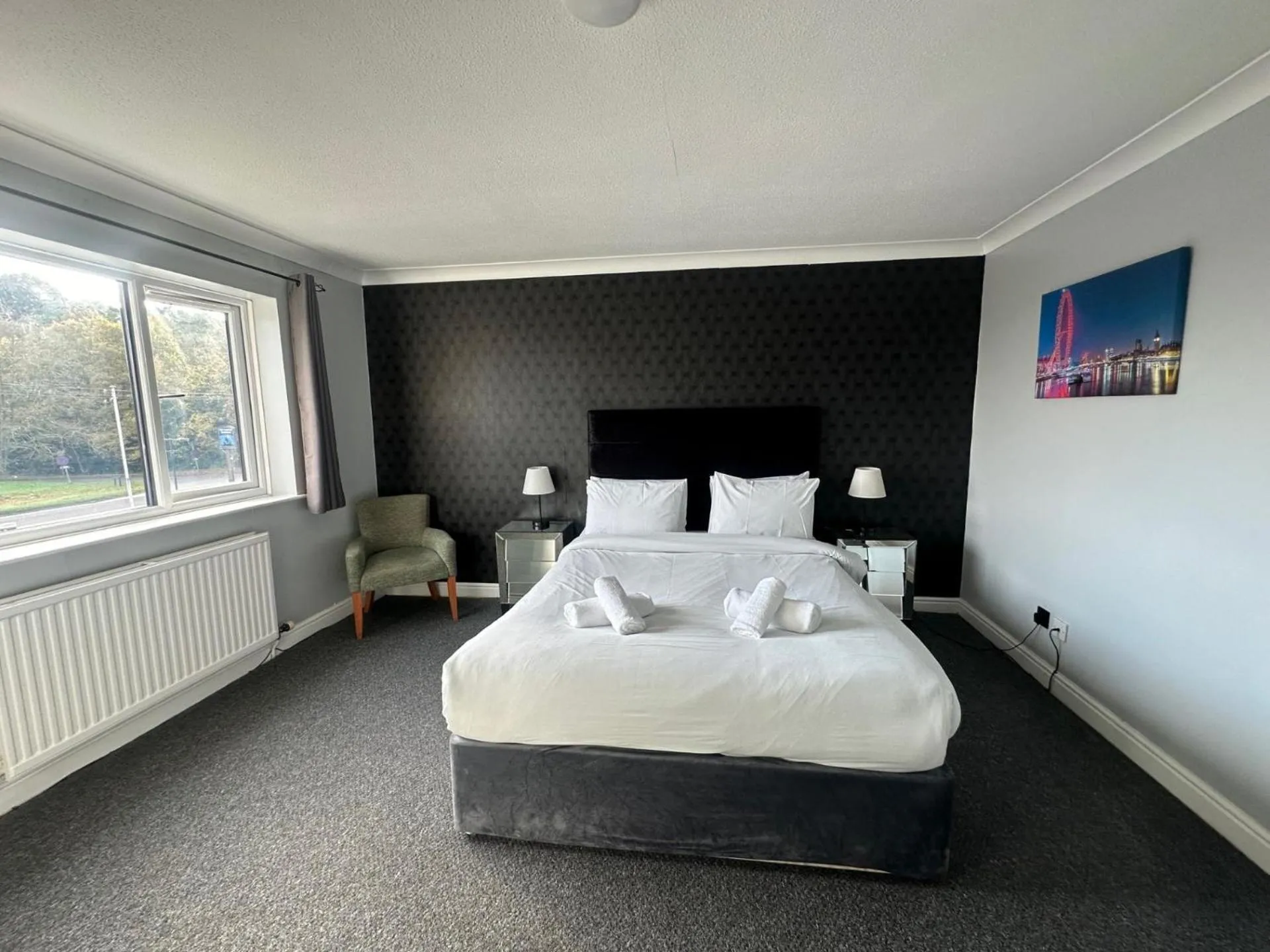 Bedroom, Bed in Dancenter Birmingham Airport near NEC