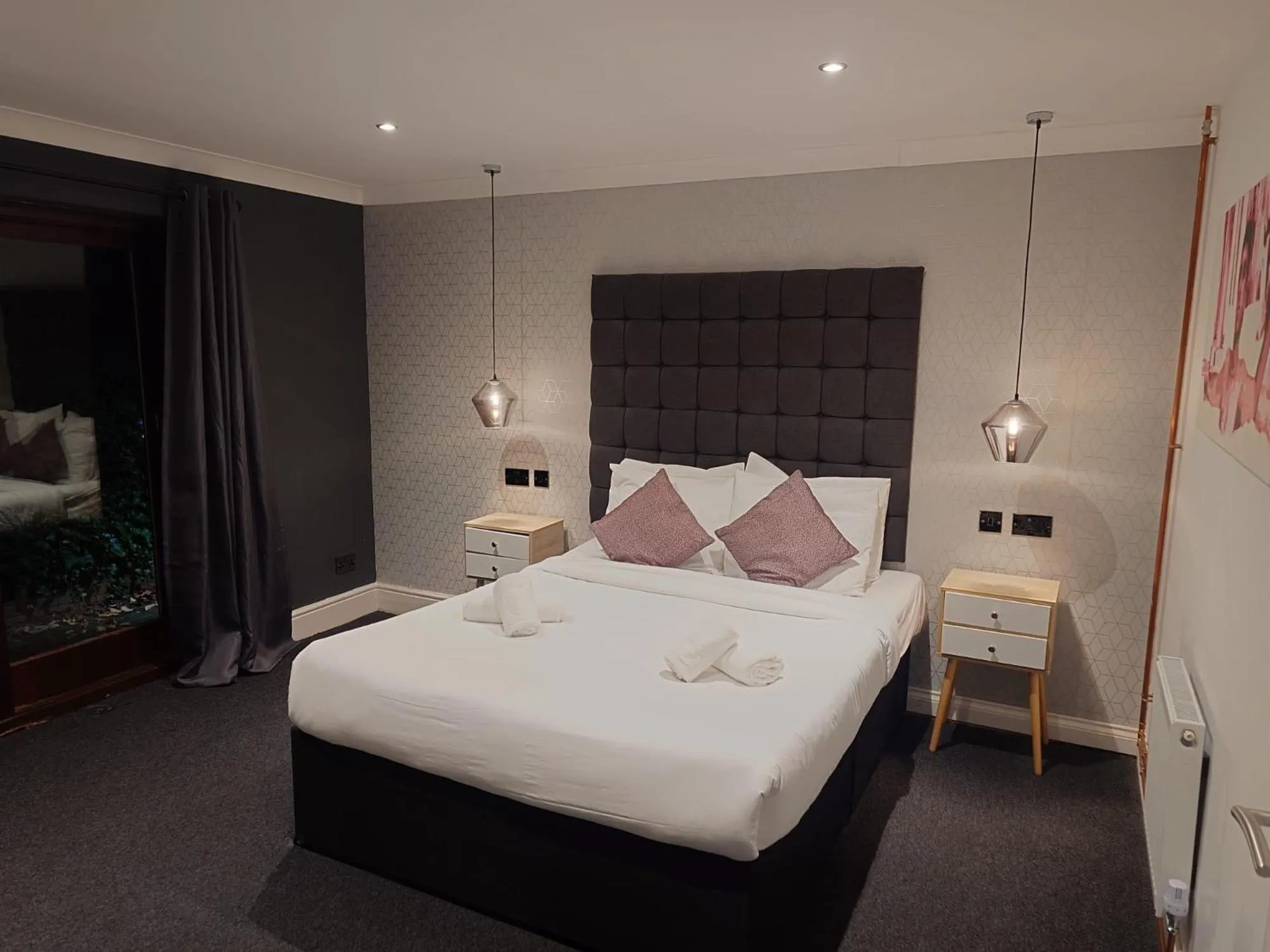 Bedroom, Bed in Dancenter Birmingham Airport near NEC