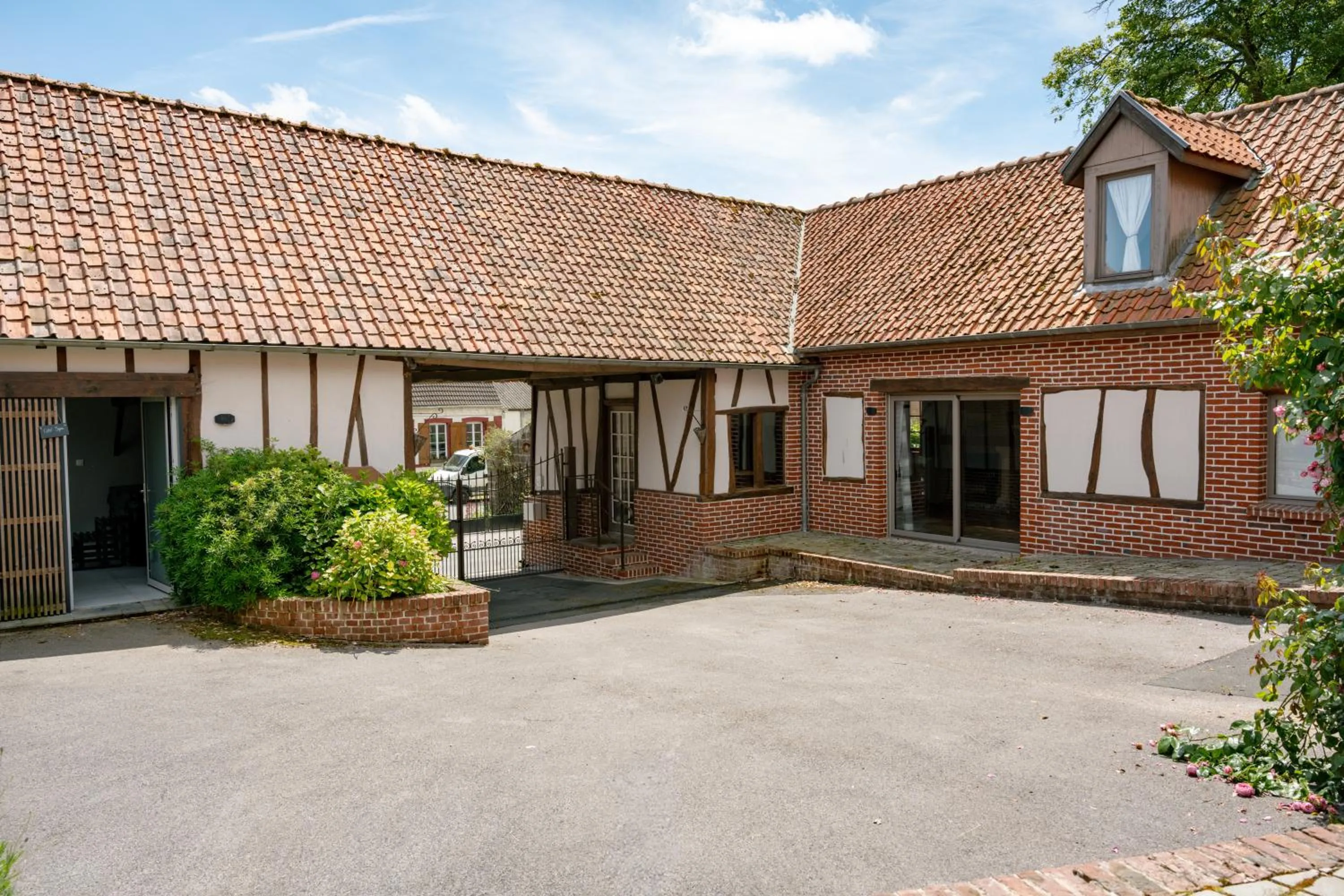 Property building in Les Charmes du Petit Pré